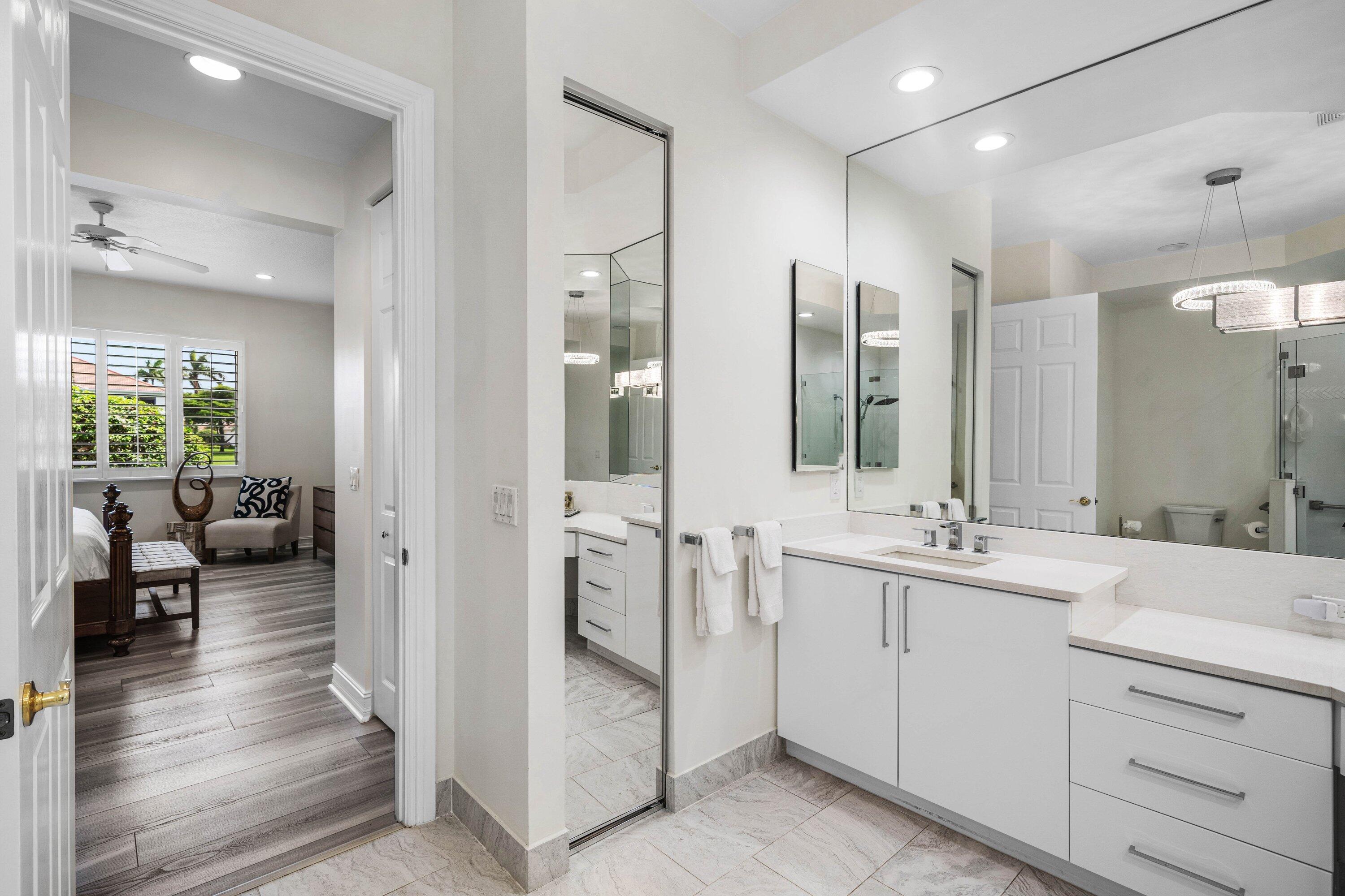 123 Palm Bay #B, Palm Beach Gardens FL 33418