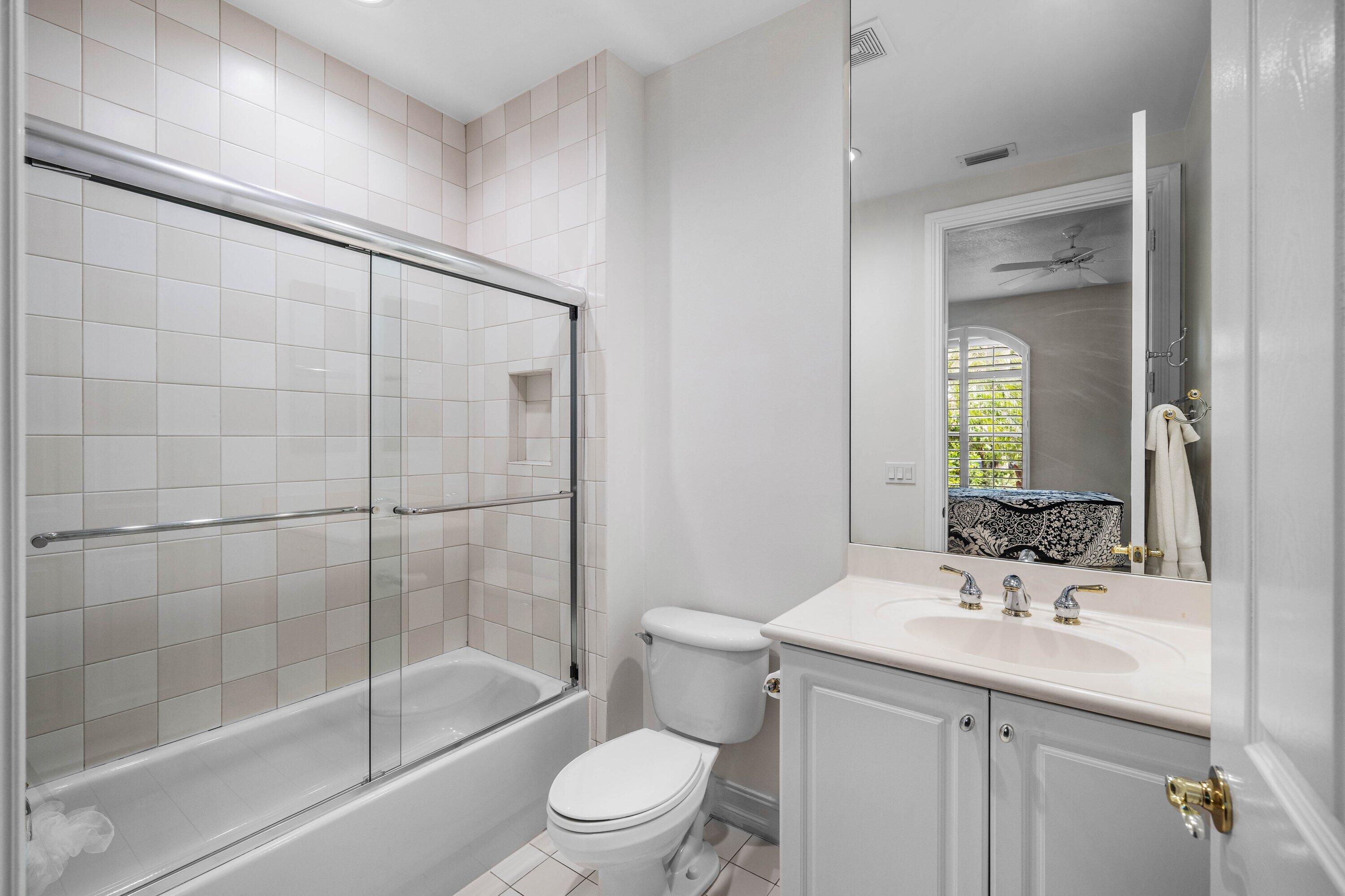 123 Palm Bay #B, Palm Beach Gardens FL 33418