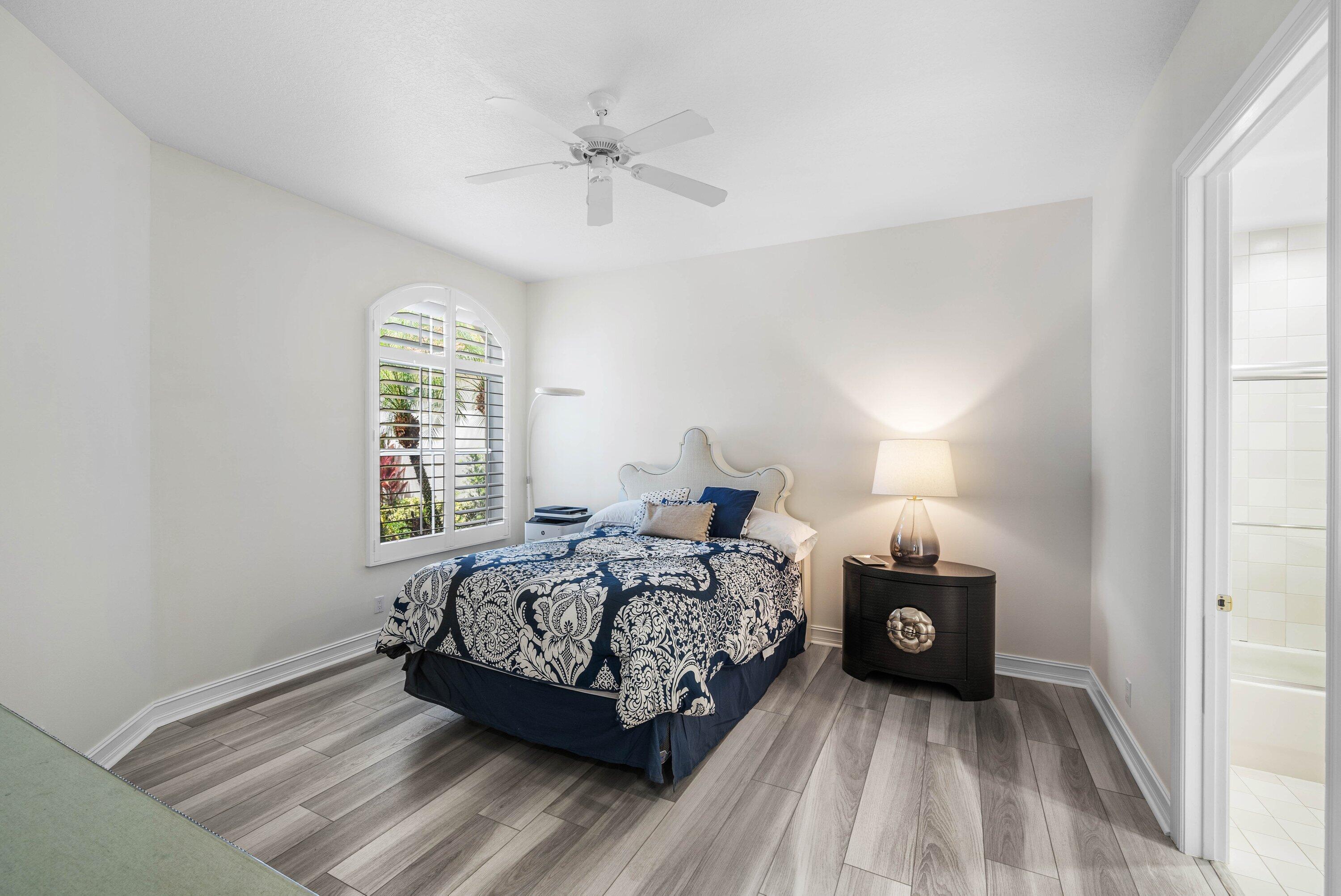 123 Palm Bay #B, Palm Beach Gardens FL 33418