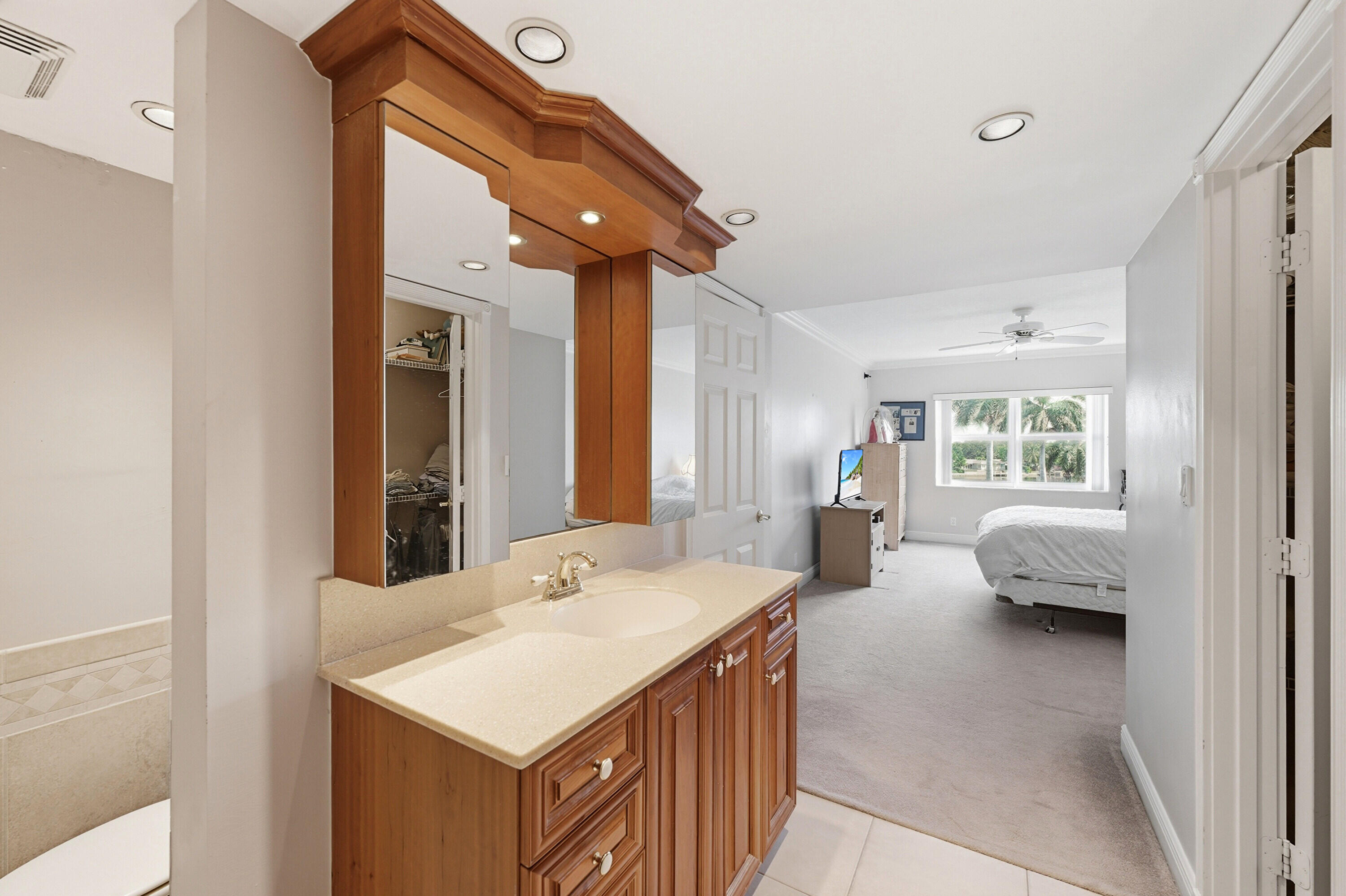 1839 Middle River #302, Fort Lauderdale FL 33305