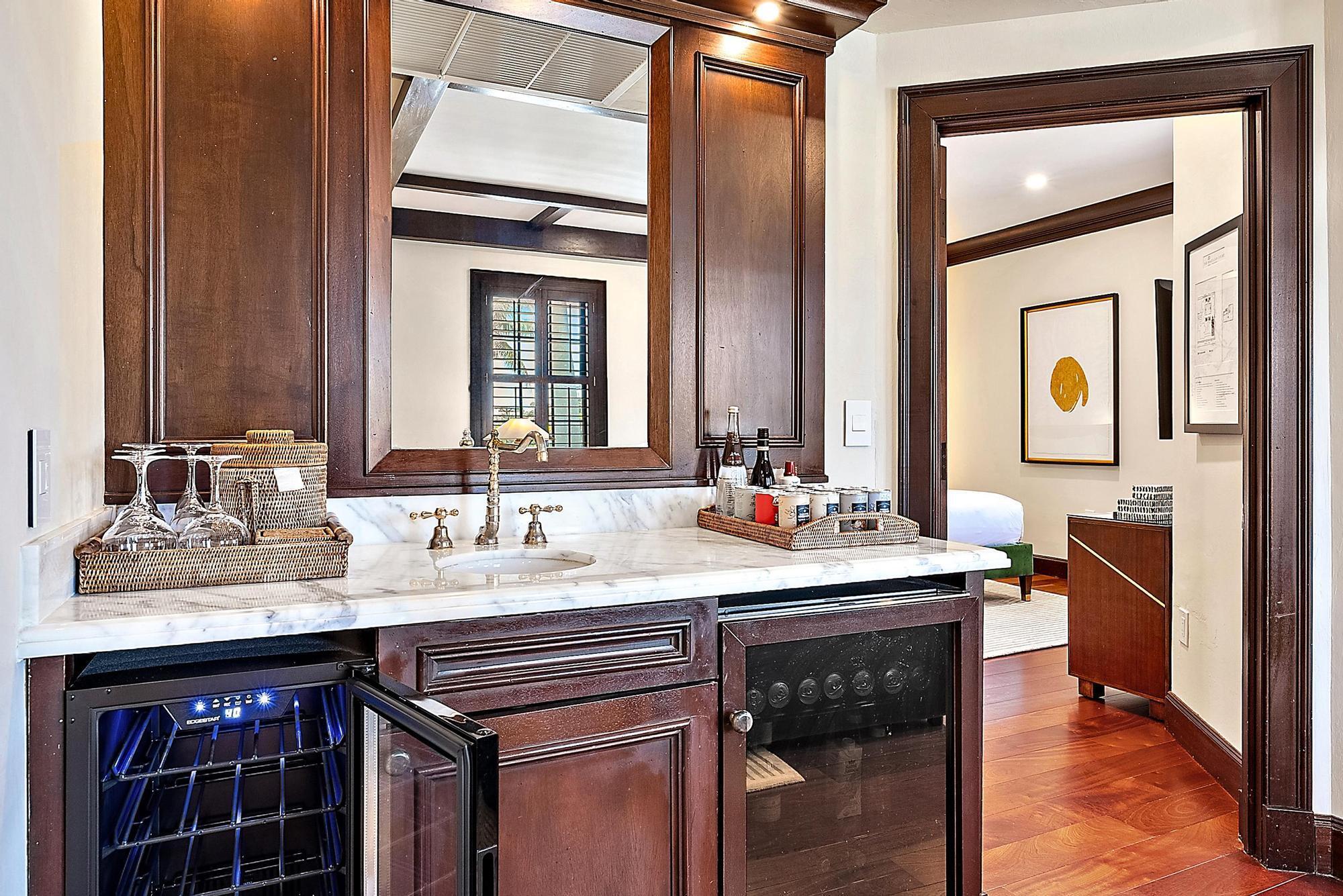 301 Australian #301, Palm Beach FL 33480