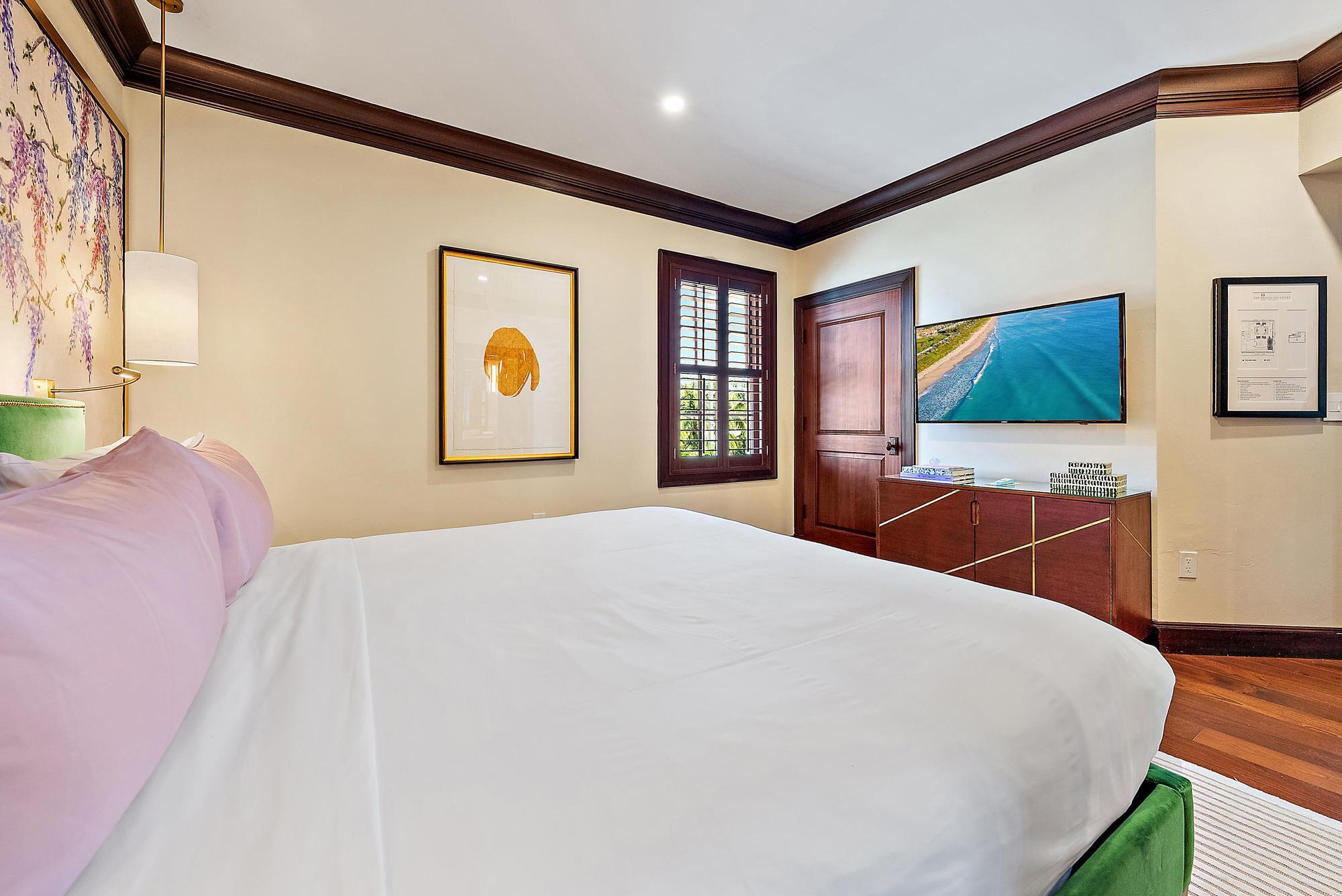 301 Australian #301, Palm Beach FL 33480