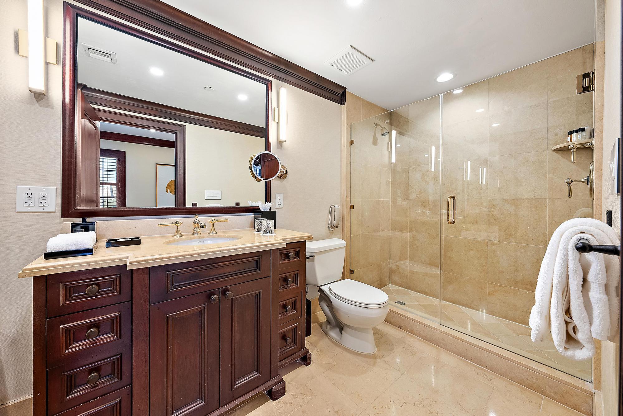301 Australian #301, Palm Beach FL 33480