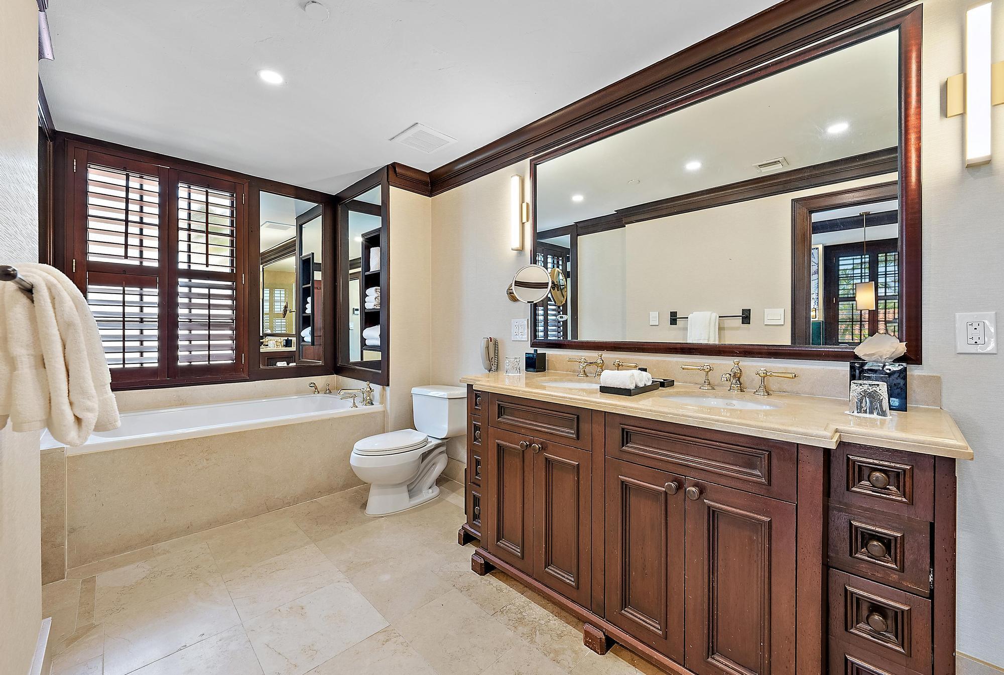 301 Australian #301, Palm Beach FL 33480