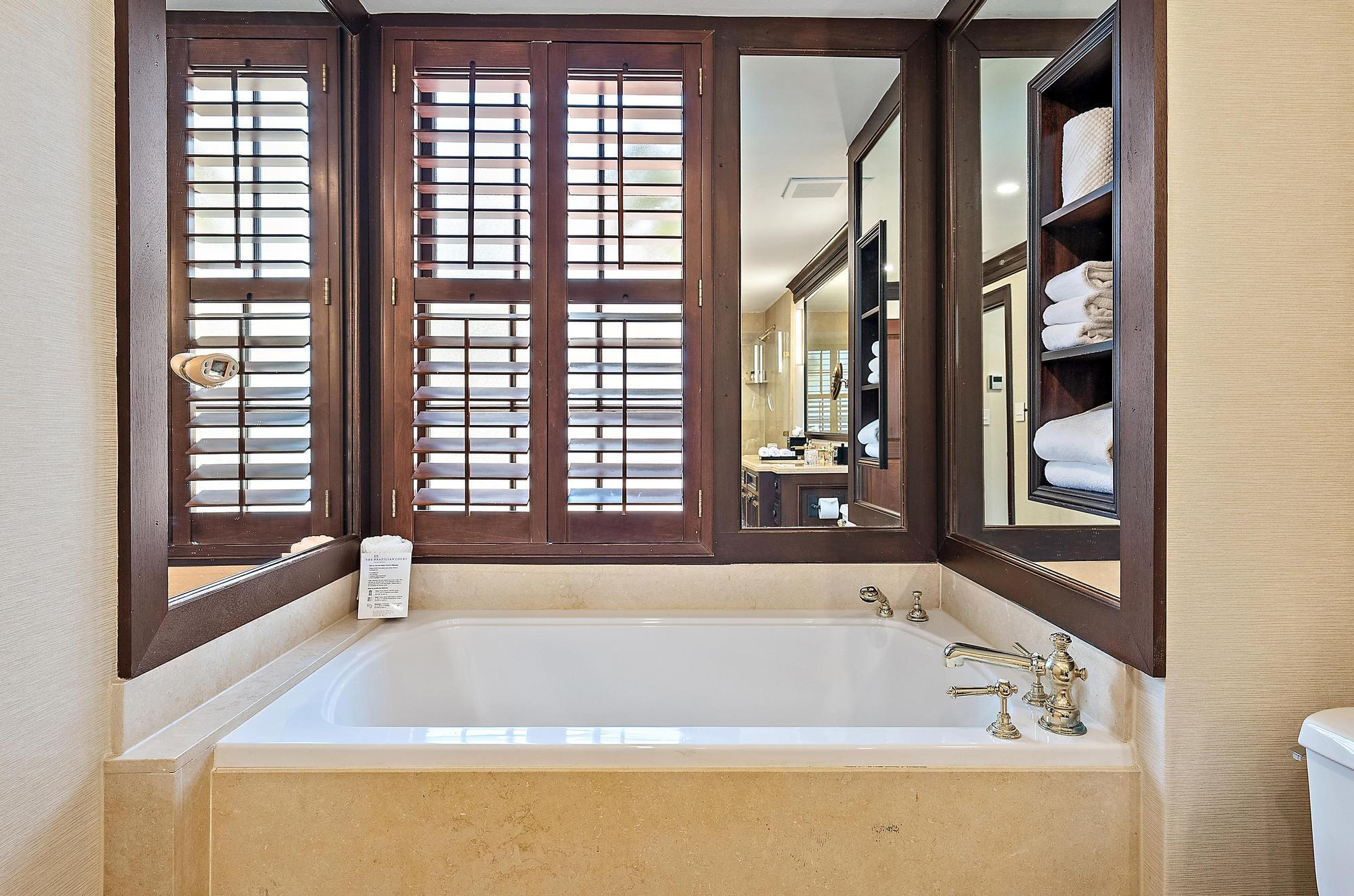301 Australian #301, Palm Beach FL 33480