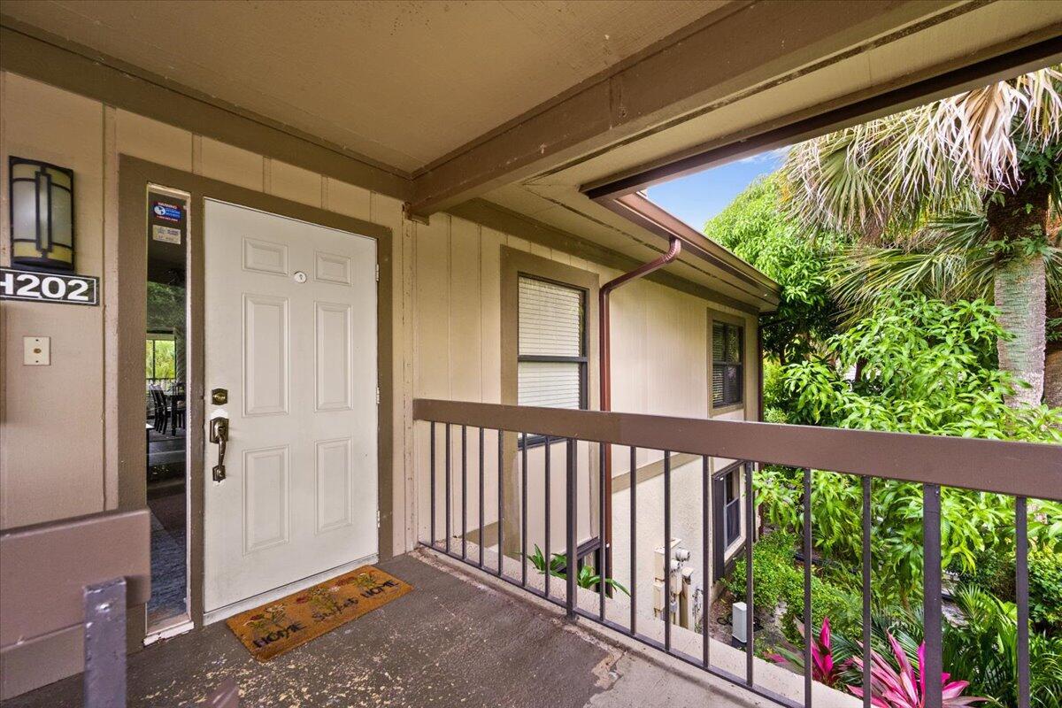 2835 Polo Island #H202, Wellington FL 33414