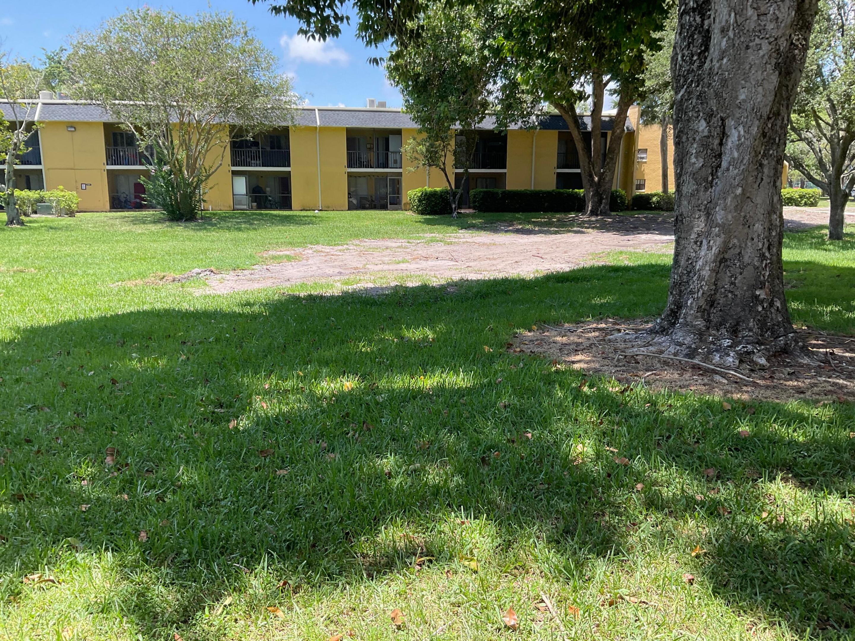 310 Meadows, Boynton Beach FL 33436