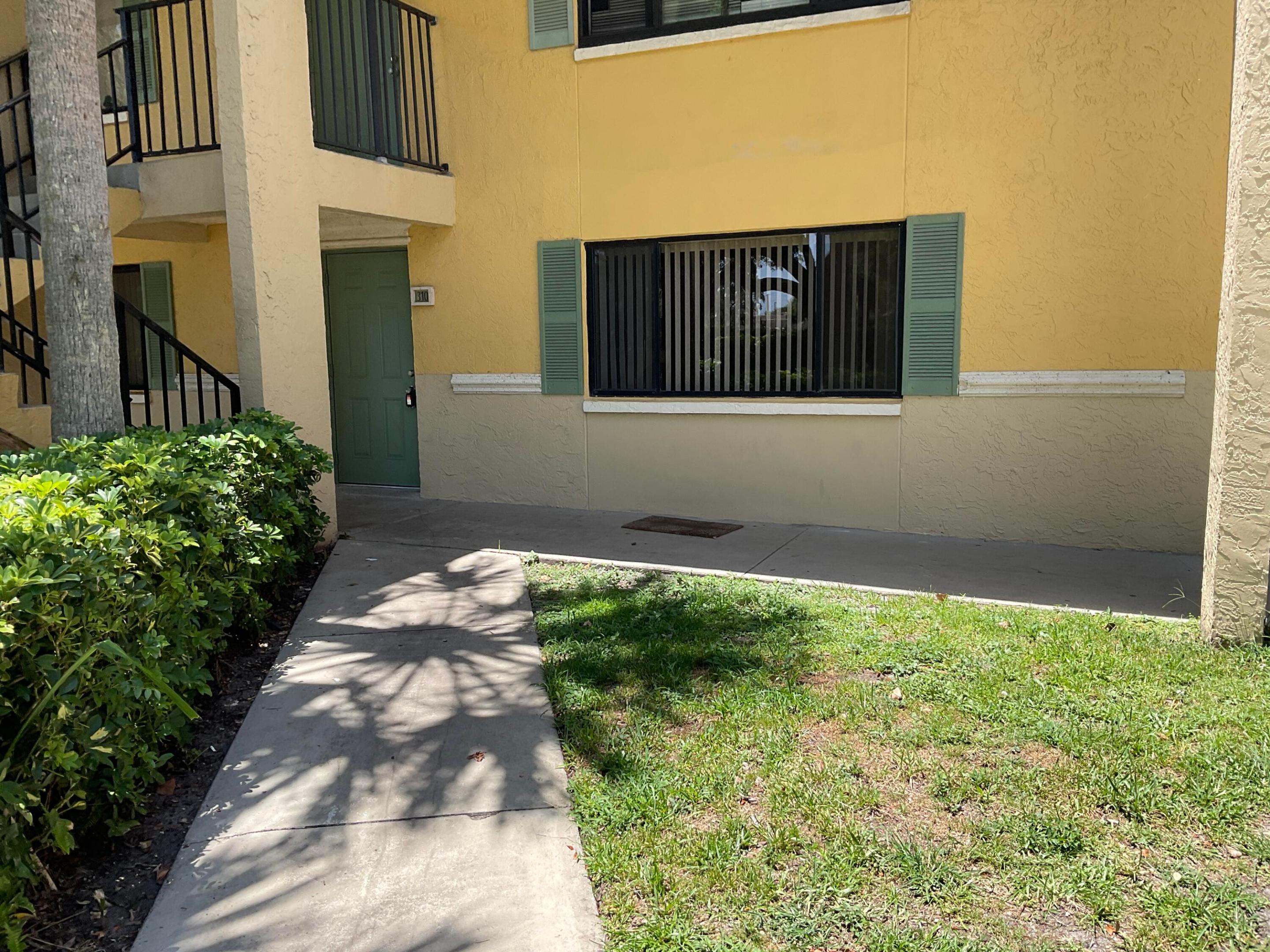 310 Meadows, Boynton Beach FL 33436
