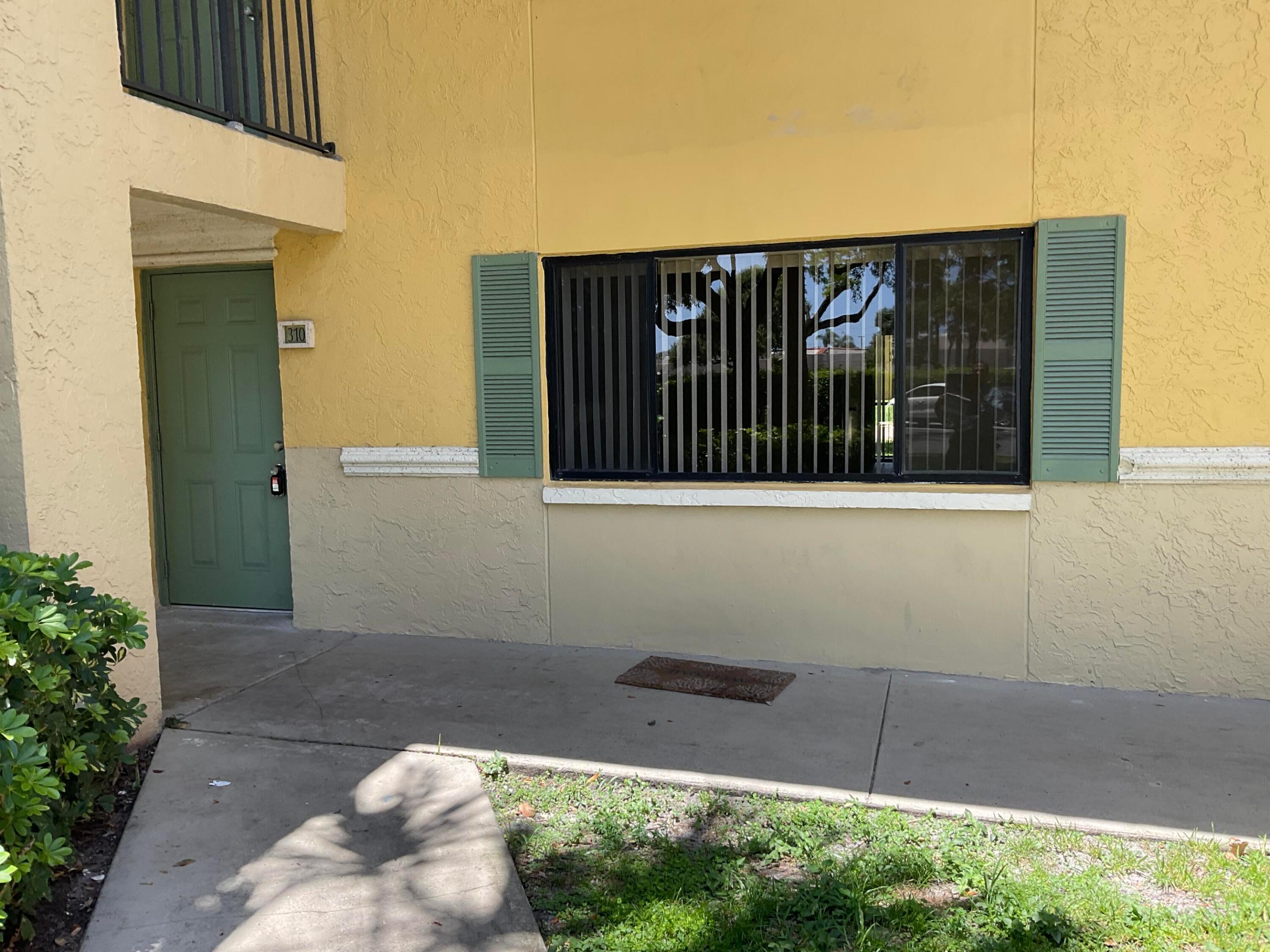 310 Meadows, Boynton Beach FL 33436