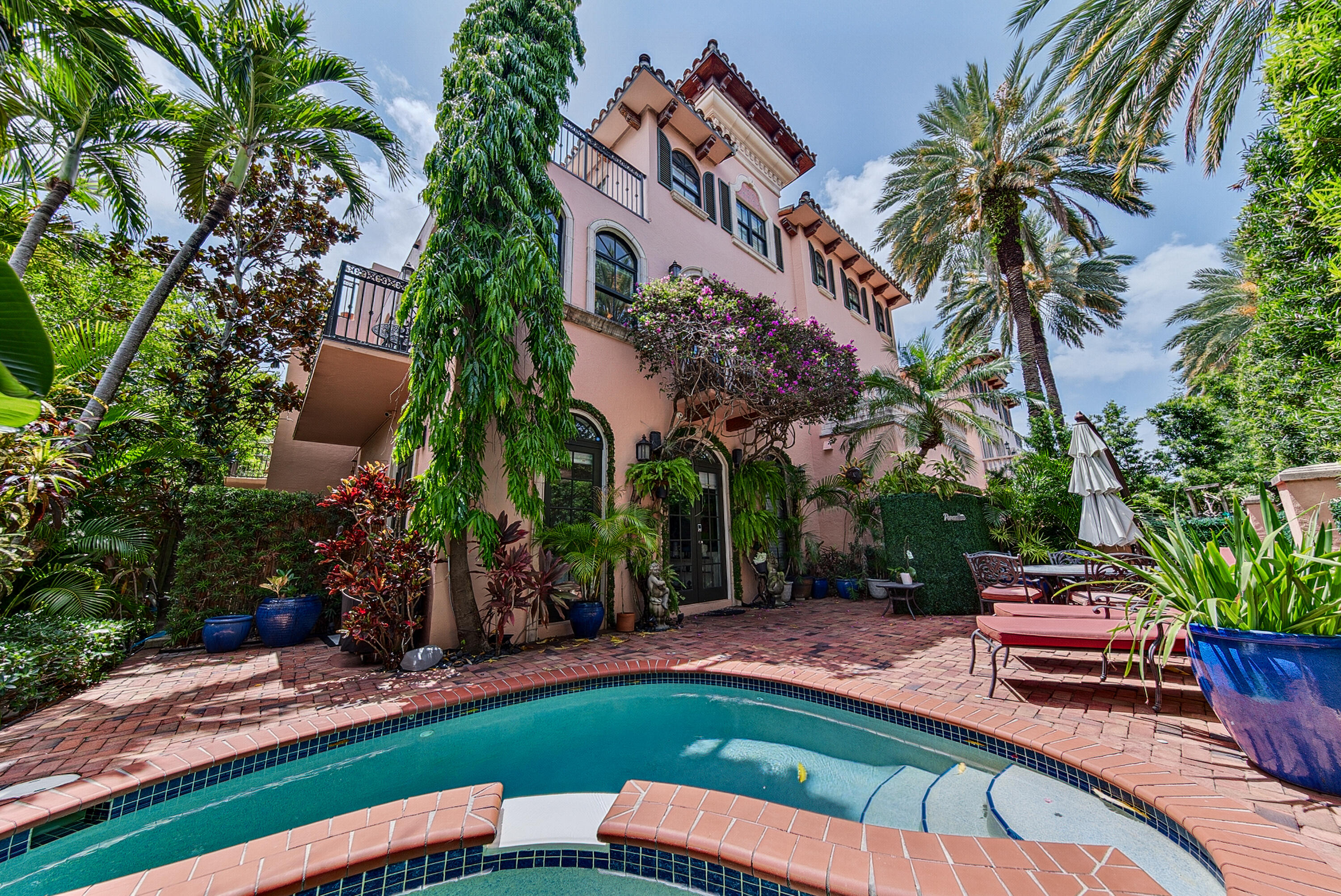 31 SE 10th, Fort Lauderdale FL 33301