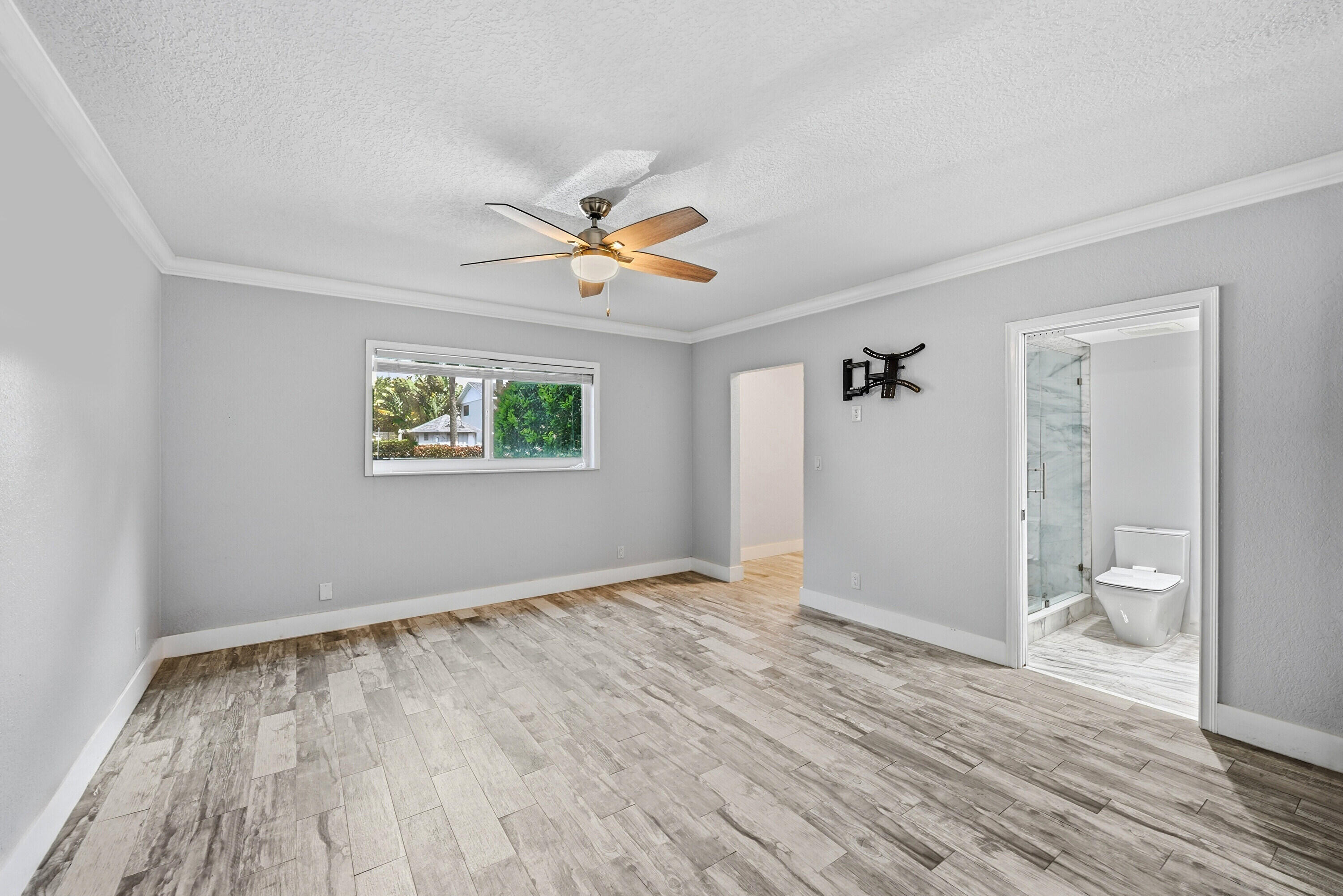 2110 NE 42nd #2b, Lighthouse Point FL 33064