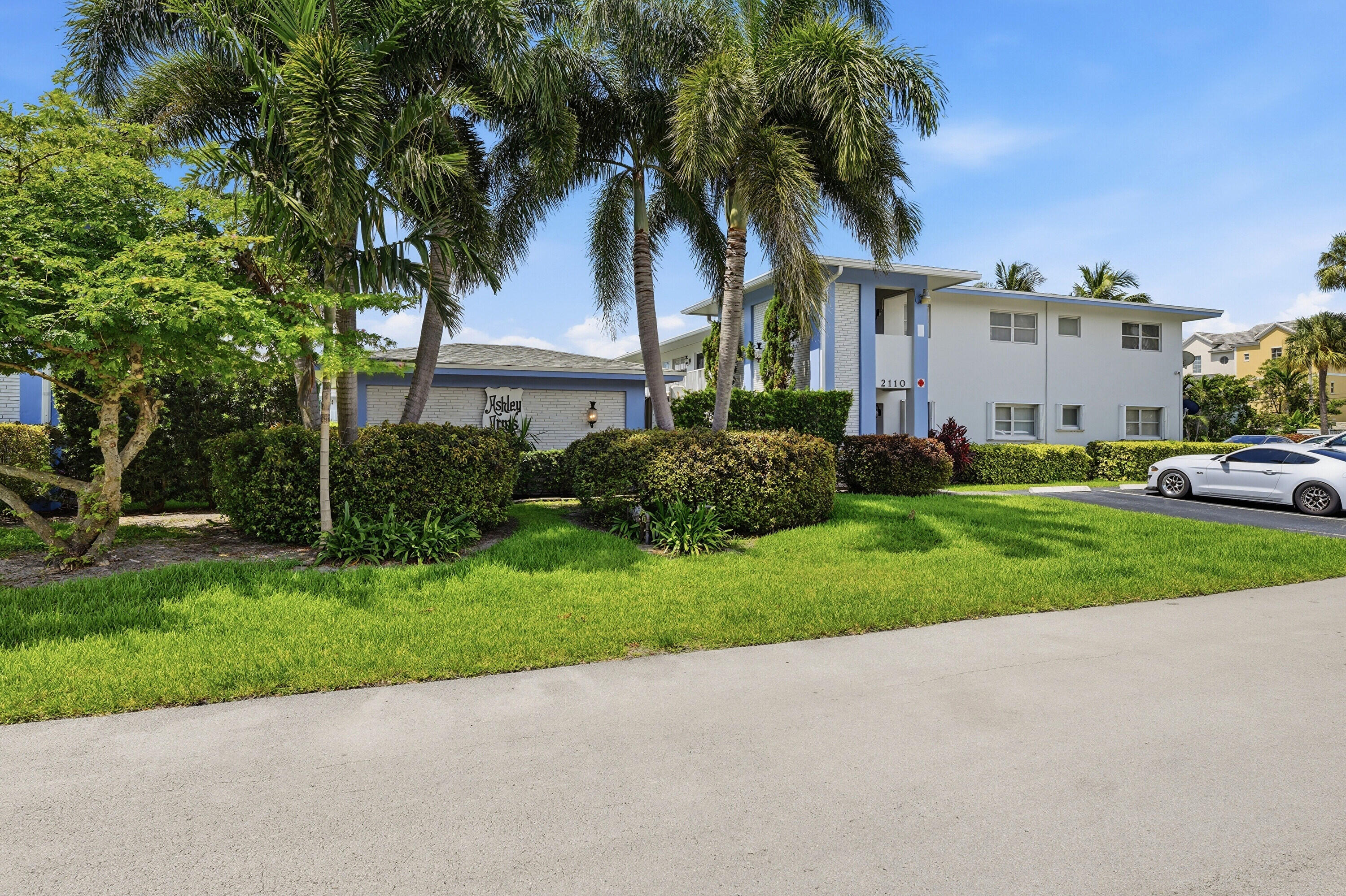2110 NE 42nd #2b, Lighthouse Point FL 33064