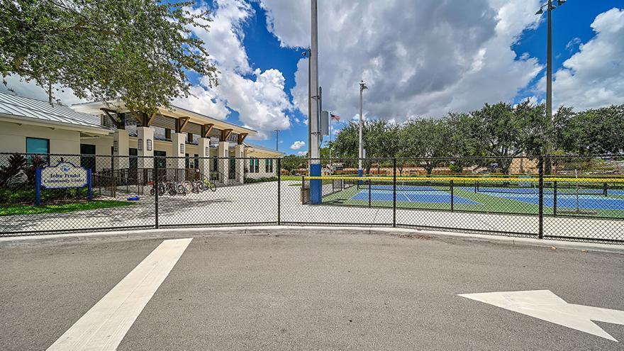 2110 NE 42nd #2b, Lighthouse Point FL 33064