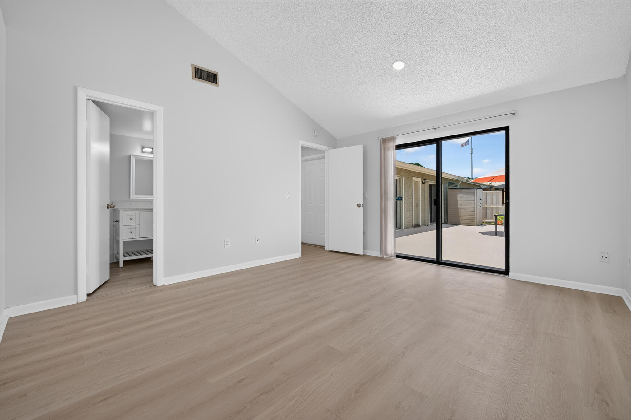 5620 Eagle Lake, Palm Beach Gardens FL 33418