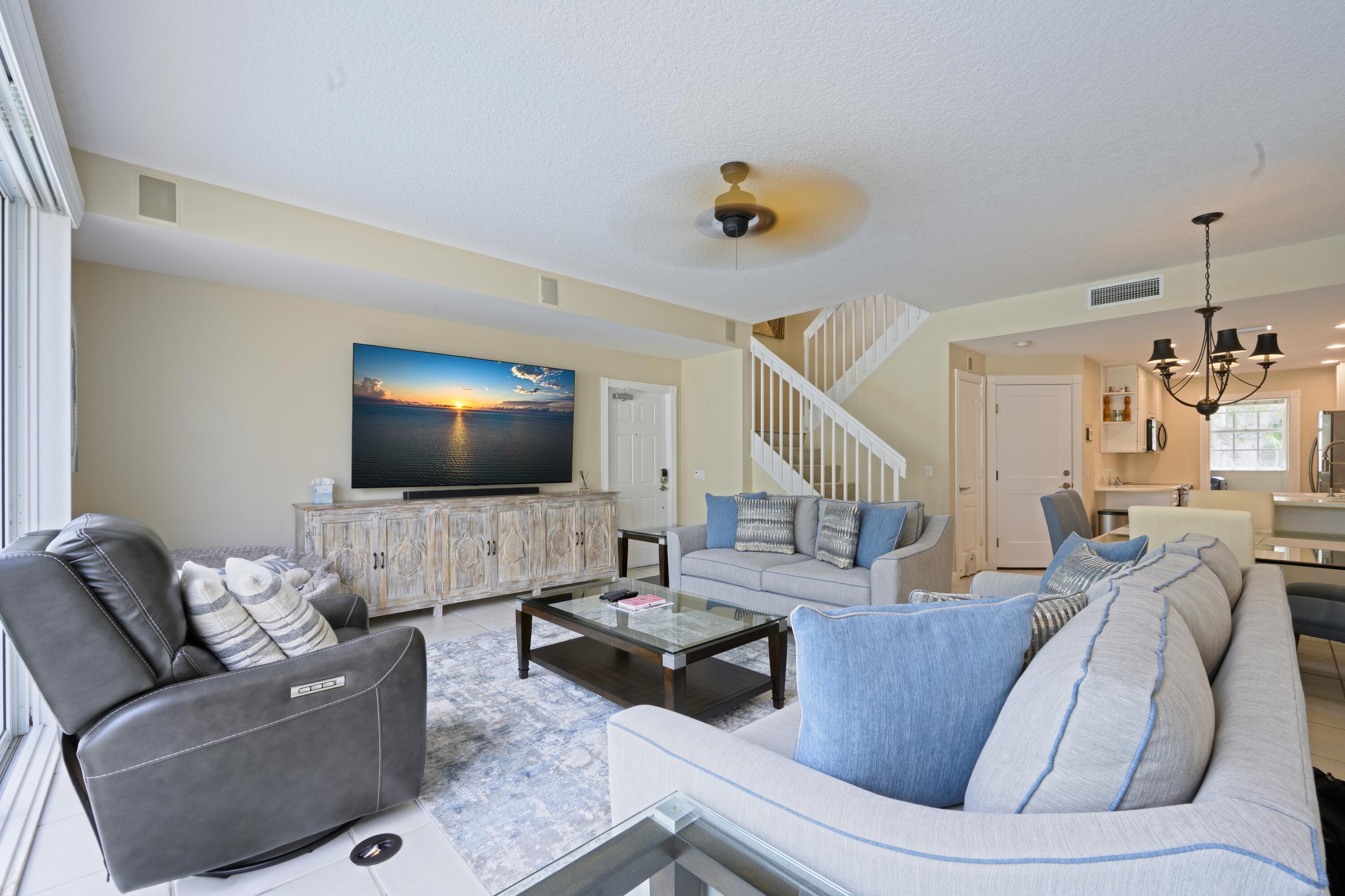 435 Capistrano, Palm Beach Gardens FL 33410