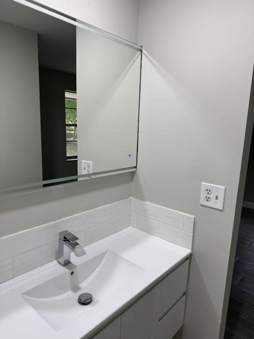 2810 Riverside #201-4, Coral Springs FL 33065