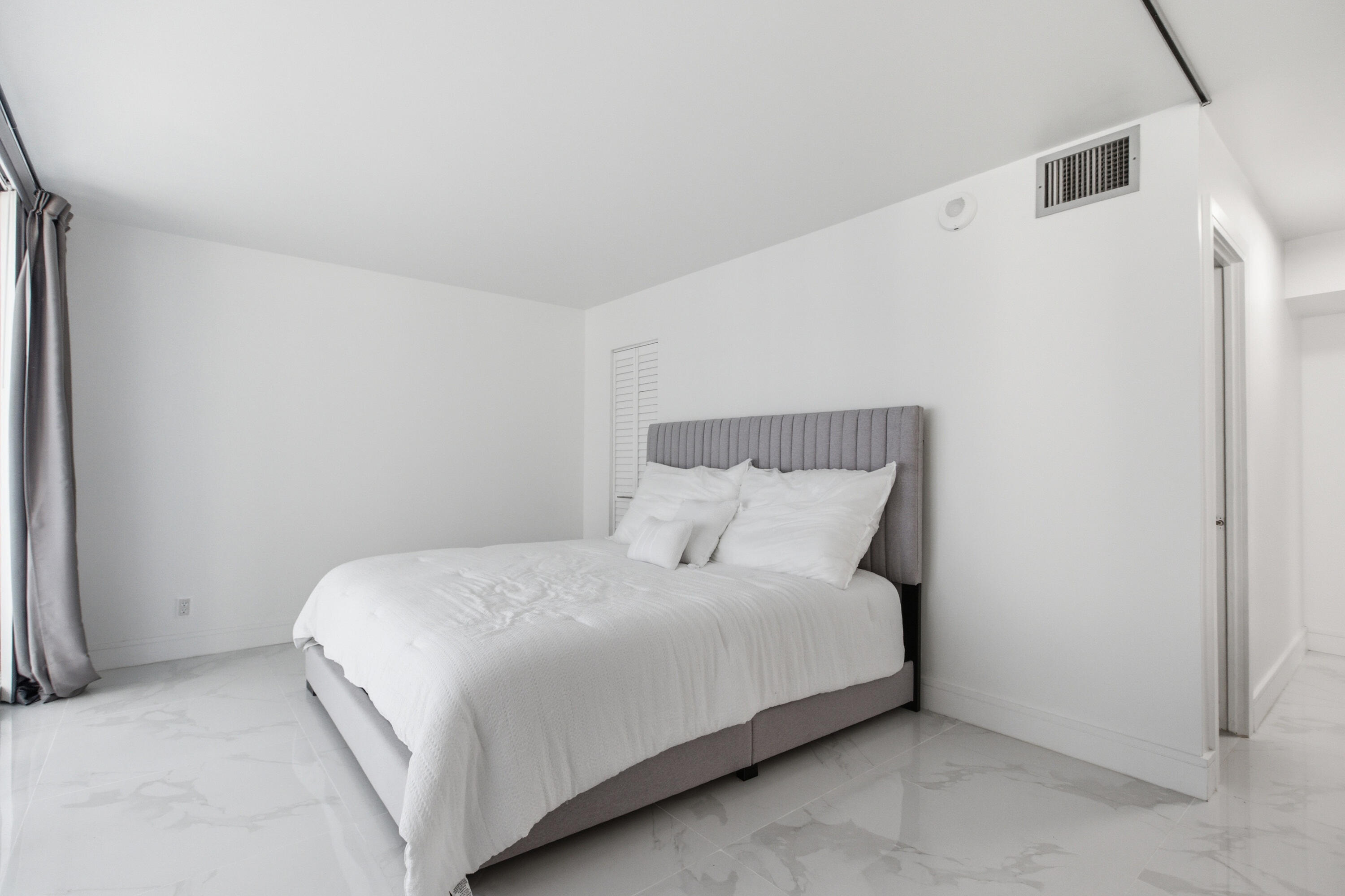 2101 S Ocean #1507, Hollywood FL 33019