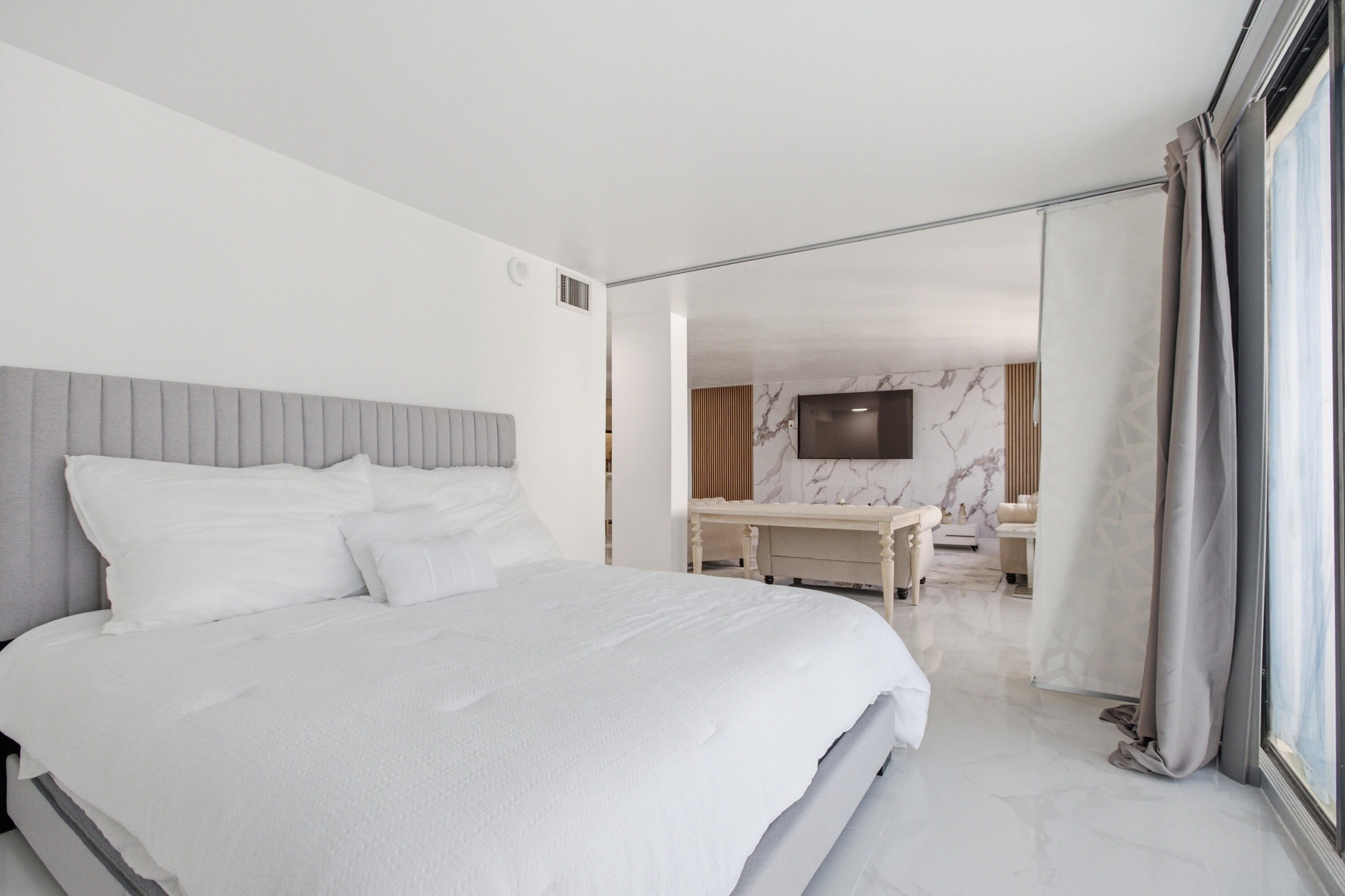 2101 S Ocean #1507, Hollywood FL 33019