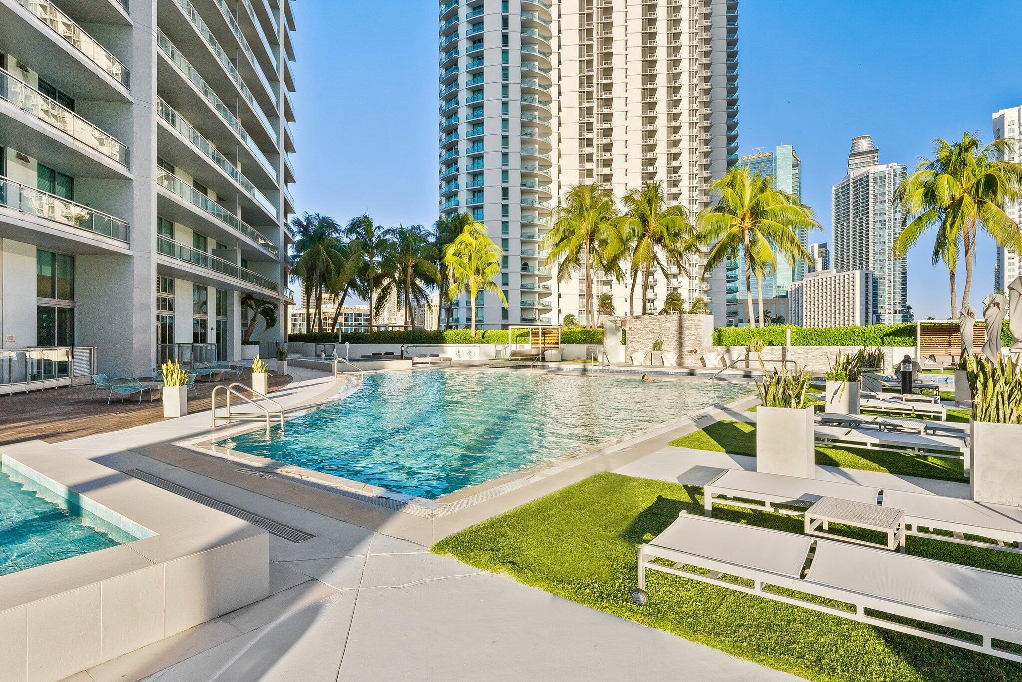 90 SW 3rd #1410, Miami FL 33130