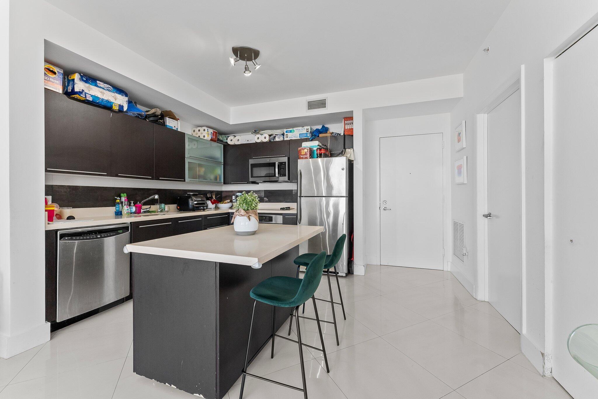 90 SW 3rd #1410, Miami FL 33130