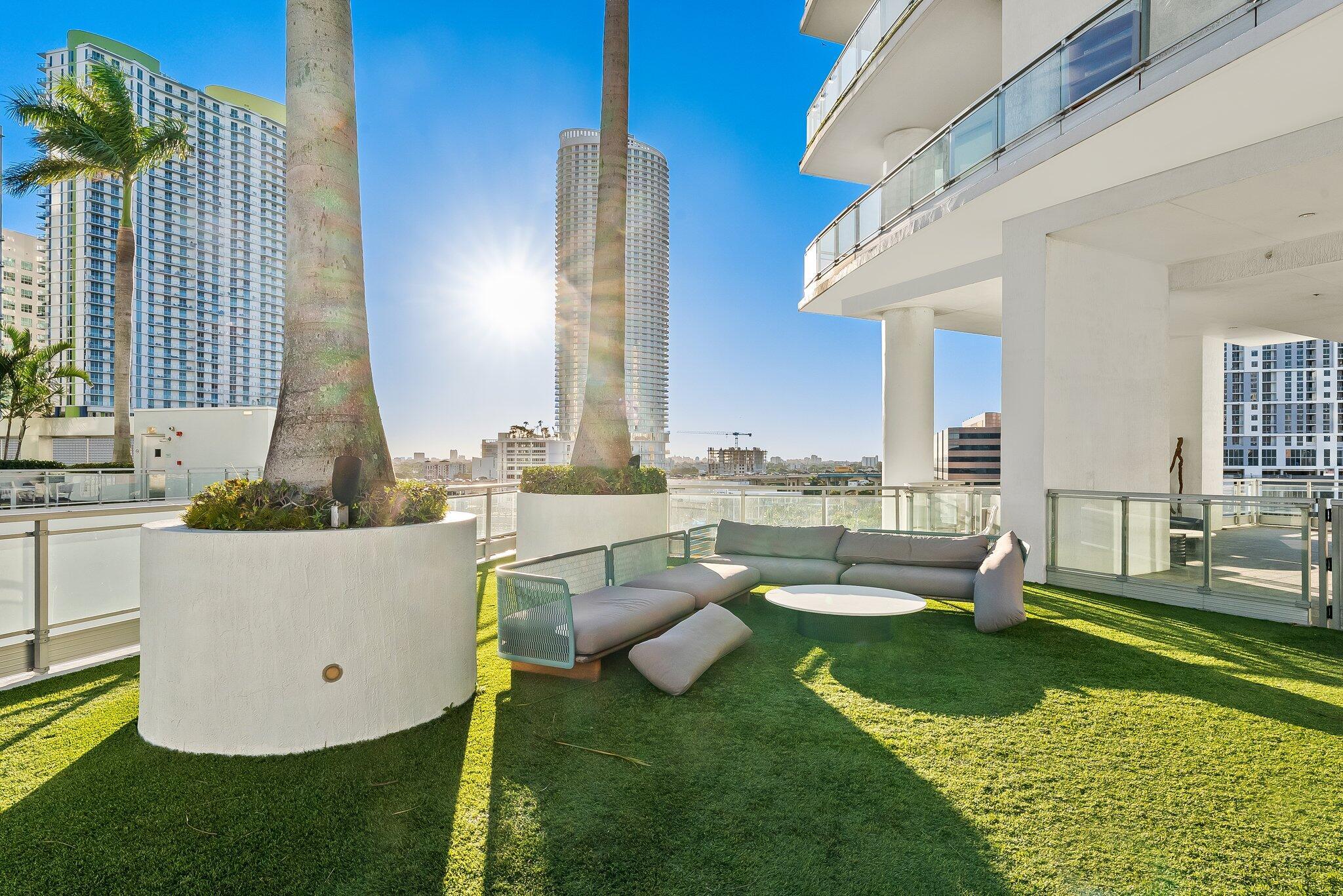 90 SW 3rd #1410, Miami FL 33130