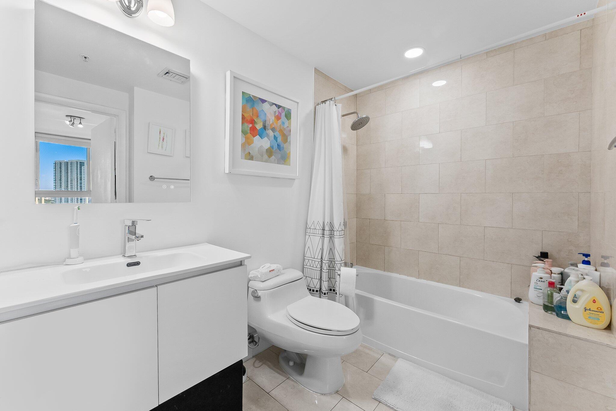 90 SW 3rd #1410, Miami FL 33130
