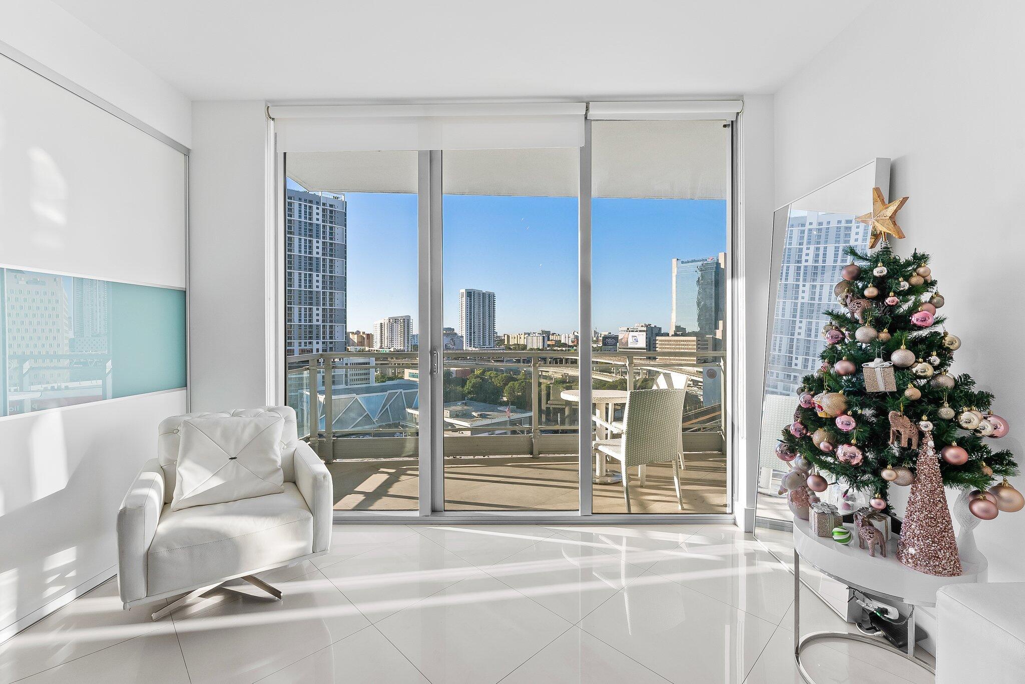 90 SW 3rd #1410, Miami FL 33130