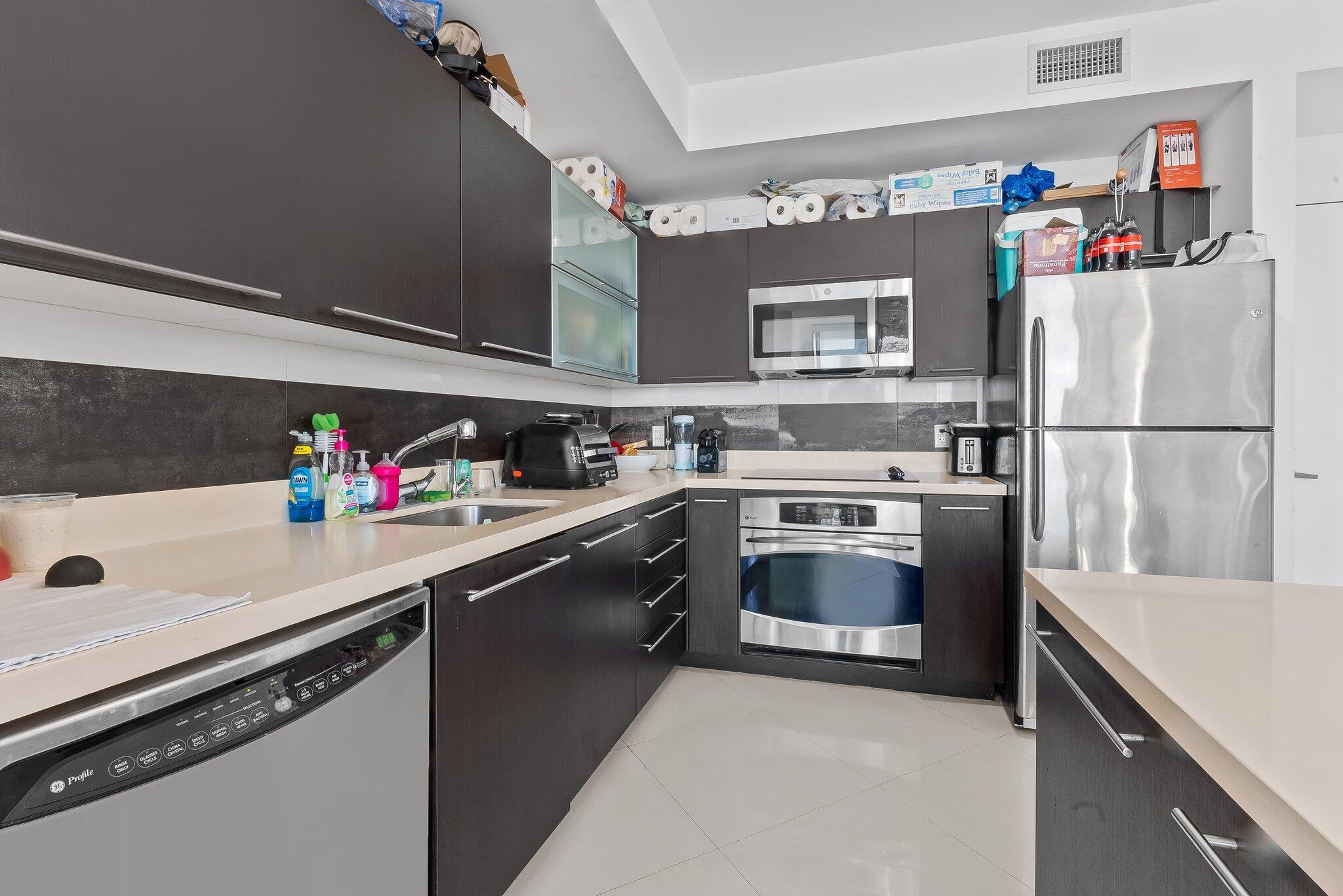 90 SW 3rd #1410, Miami FL 33130