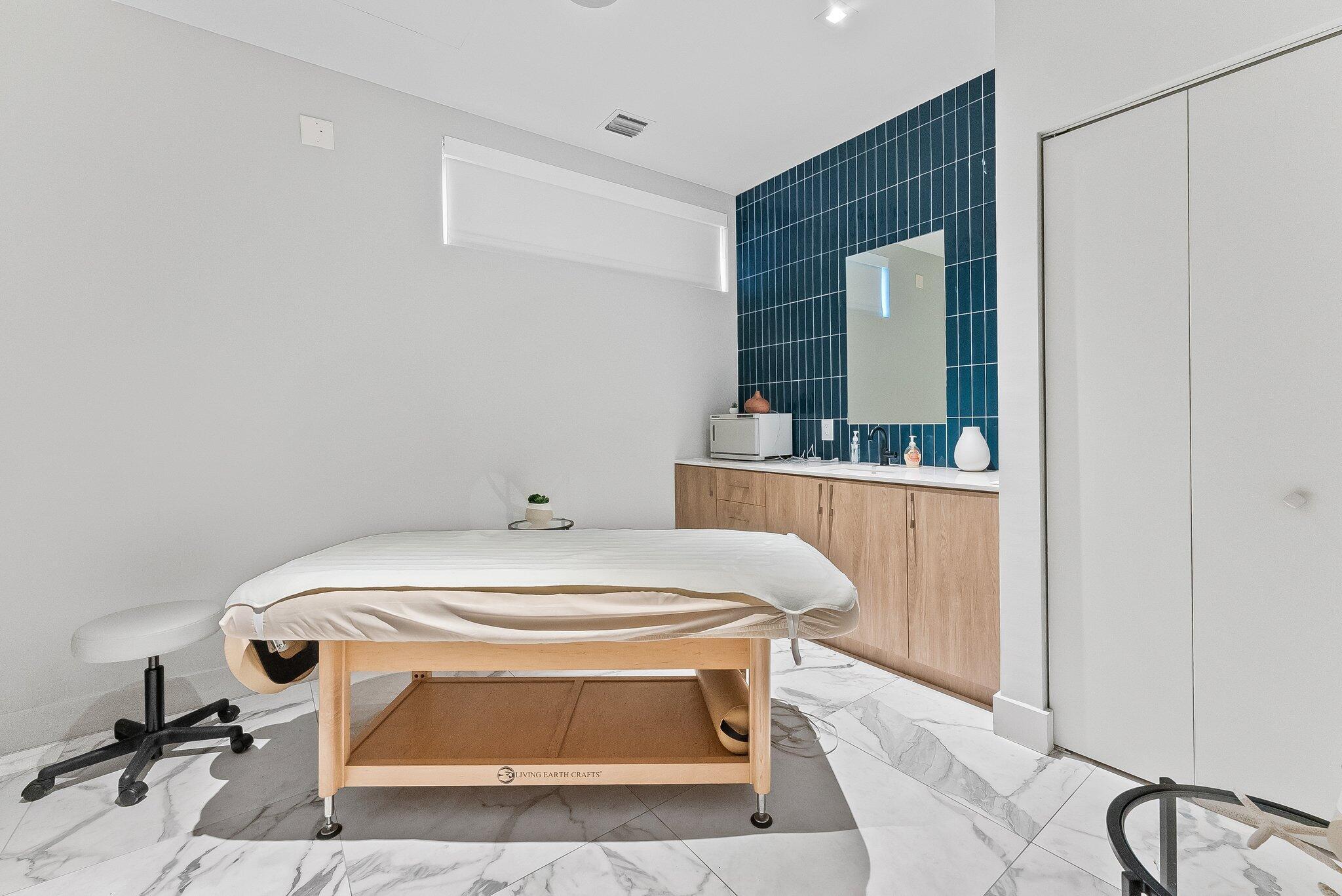 90 SW 3rd #1410, Miami FL 33130