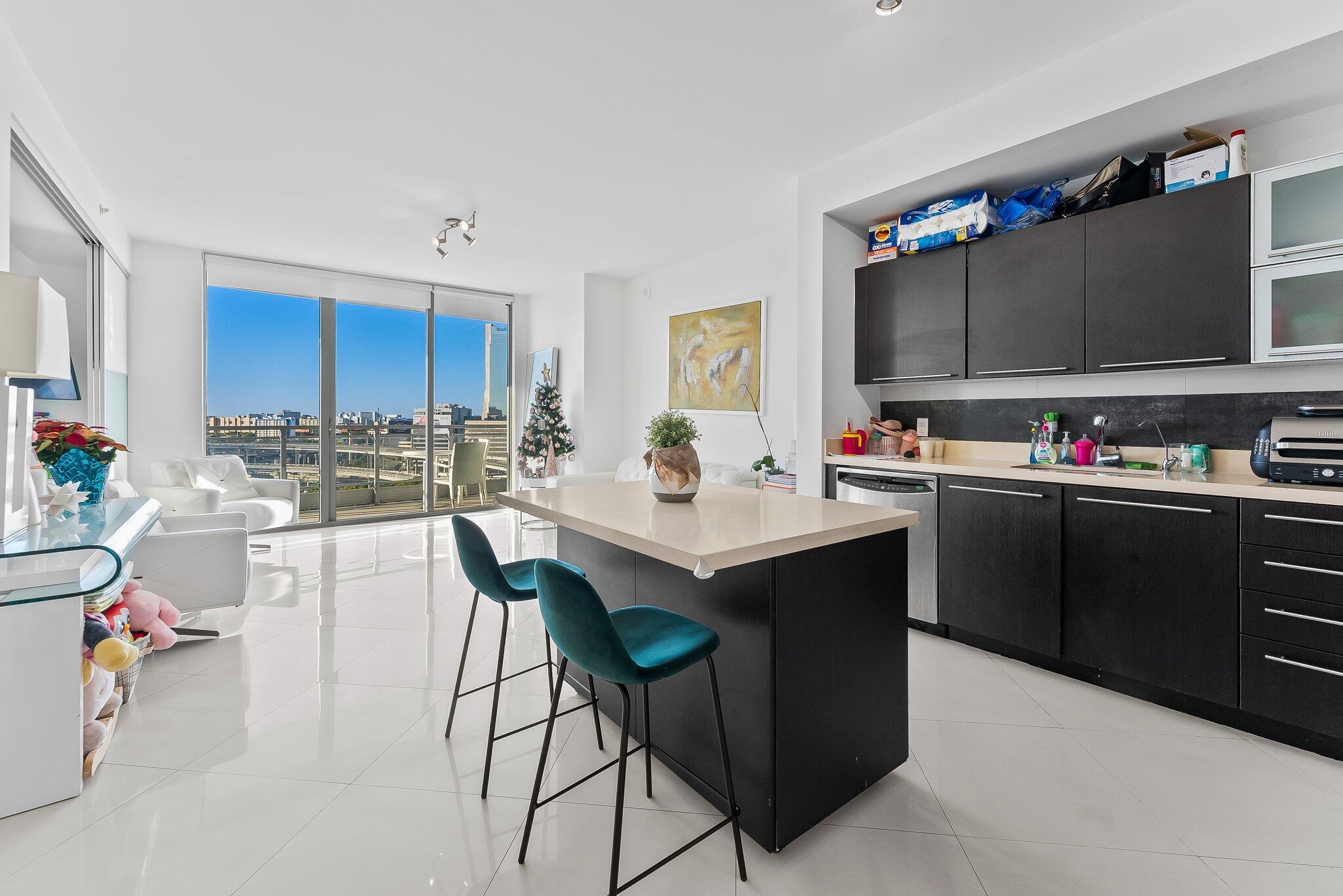 90 SW 3rd #1410, Miami FL 33130