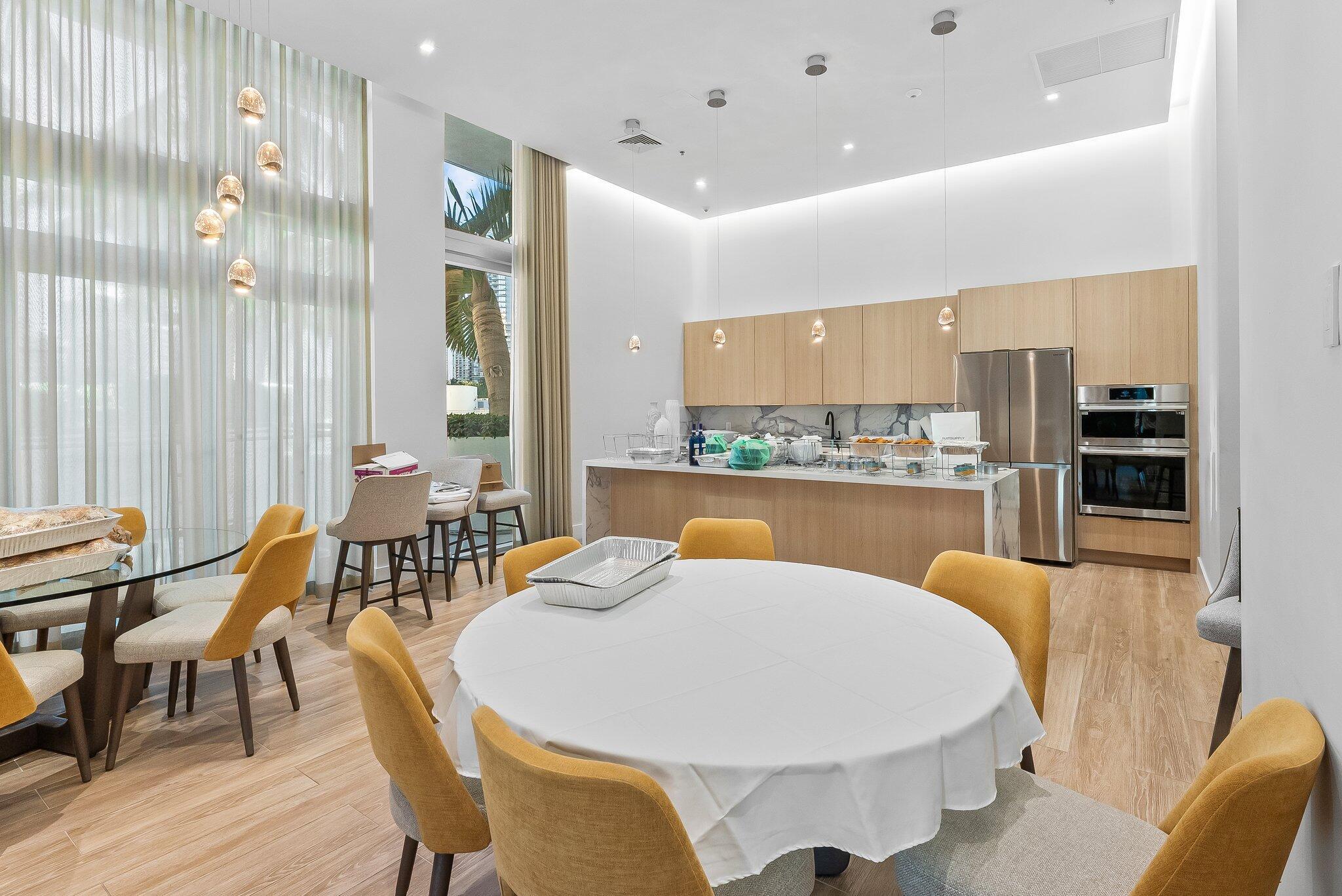 90 SW 3rd #1410, Miami FL 33130
