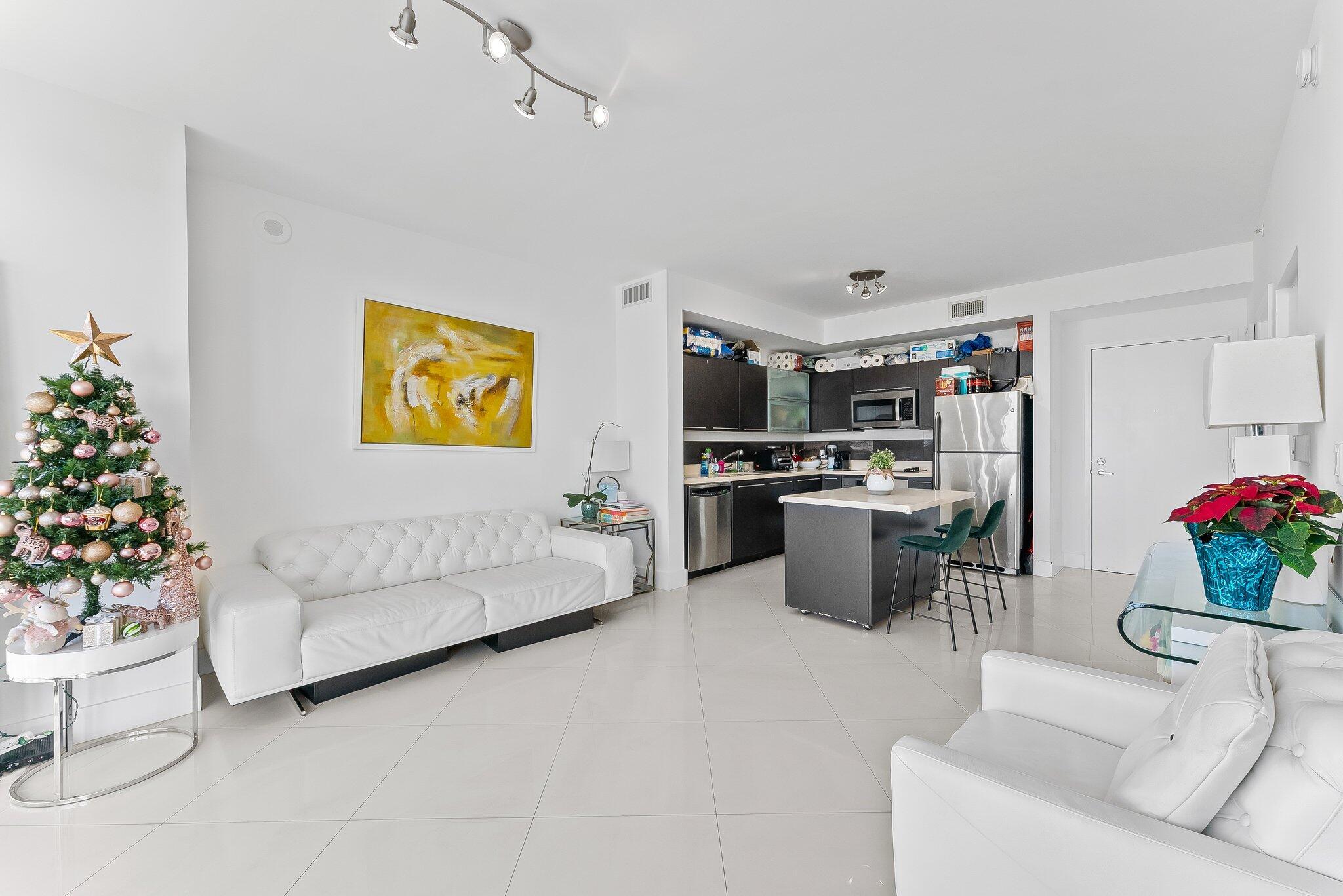90 SW 3rd #1410, Miami FL 33130