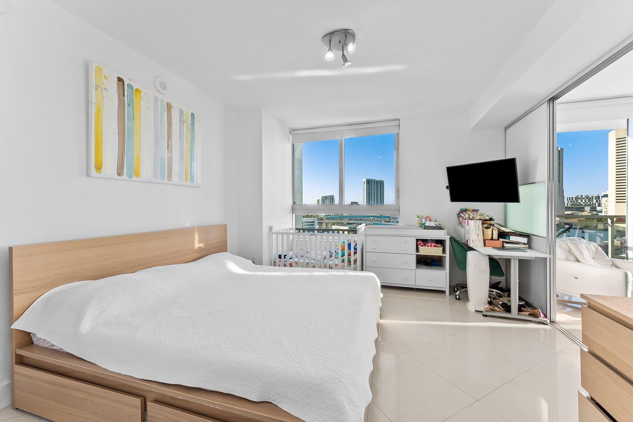 90 SW 3rd #1410, Miami FL 33130