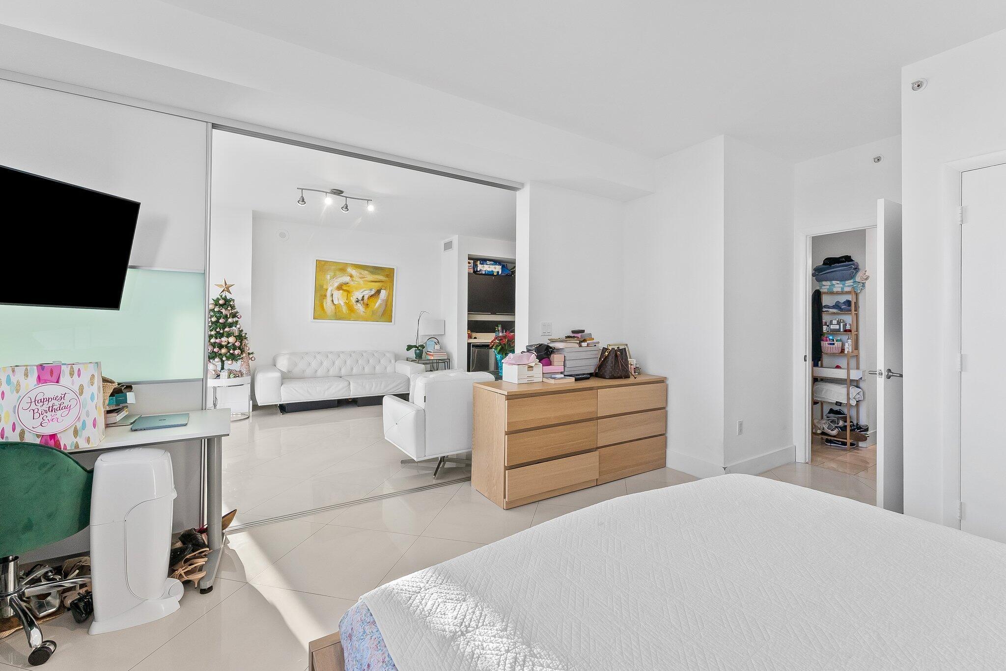 90 SW 3rd #1410, Miami FL 33130