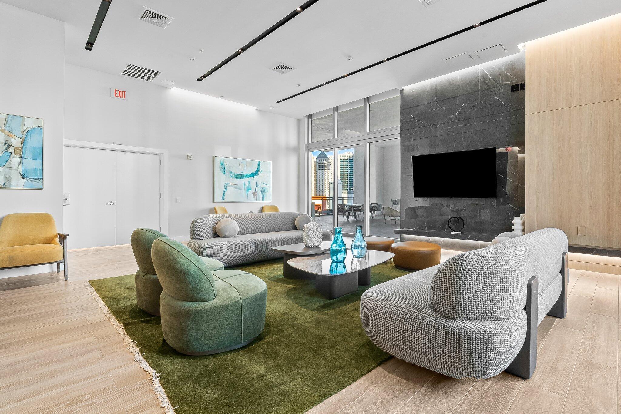 90 SW 3rd #1410, Miami FL 33130