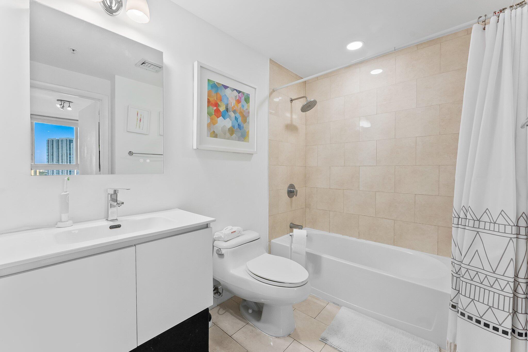 90 SW 3rd #1410, Miami FL 33130