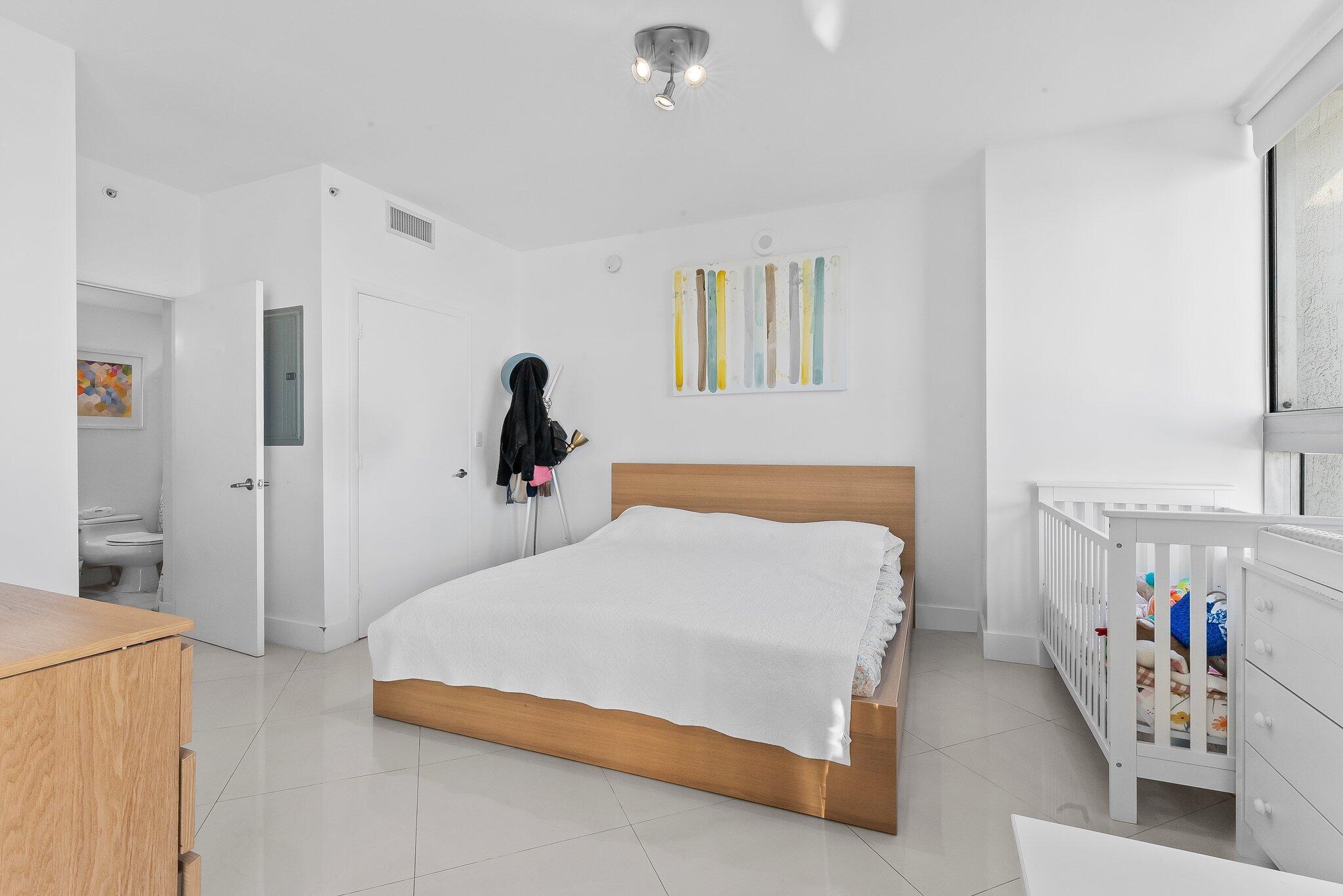90 SW 3rd #1410, Miami FL 33130