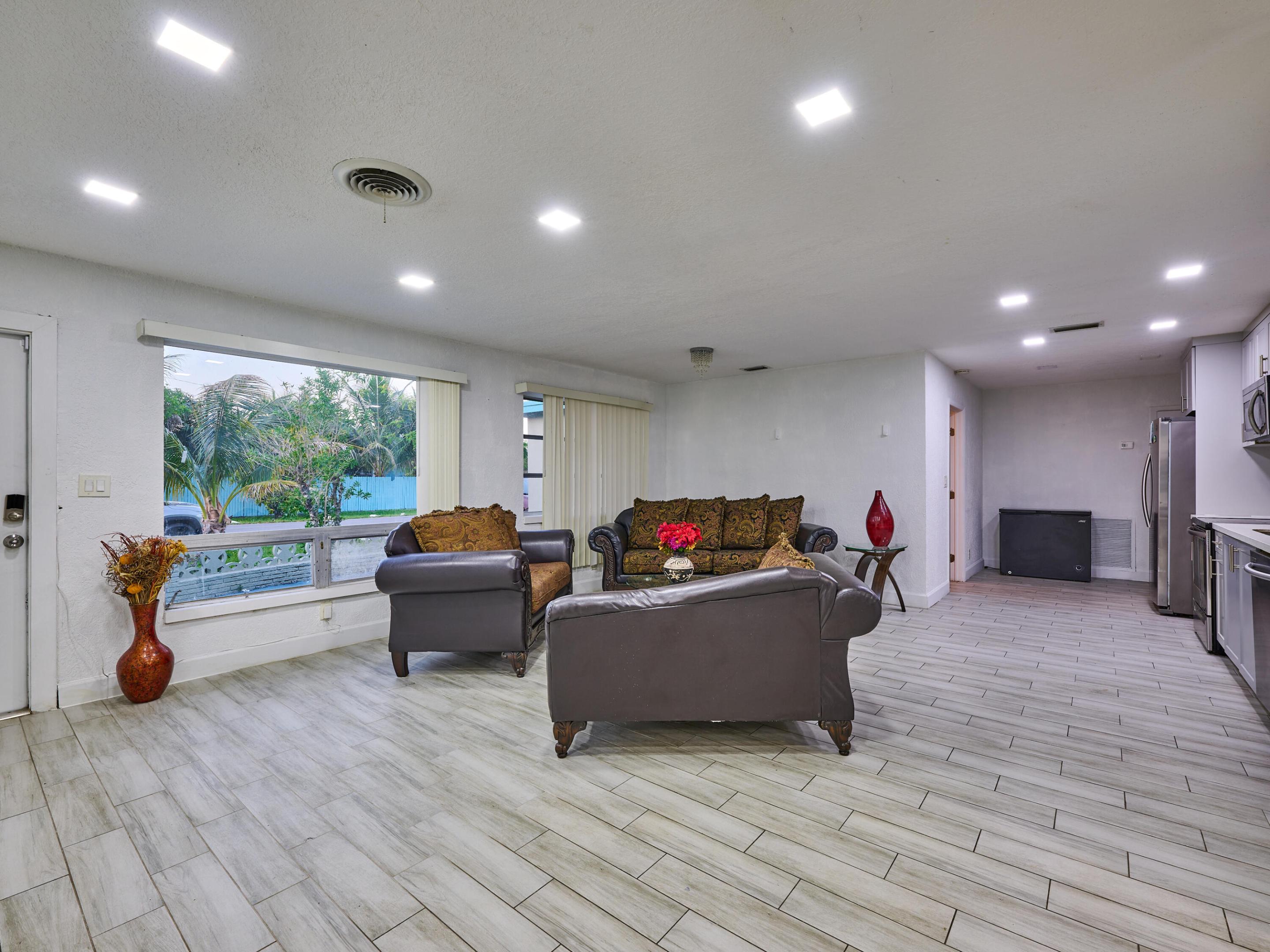 3515 NW 40th, Lauderdale Lakes FL 33309