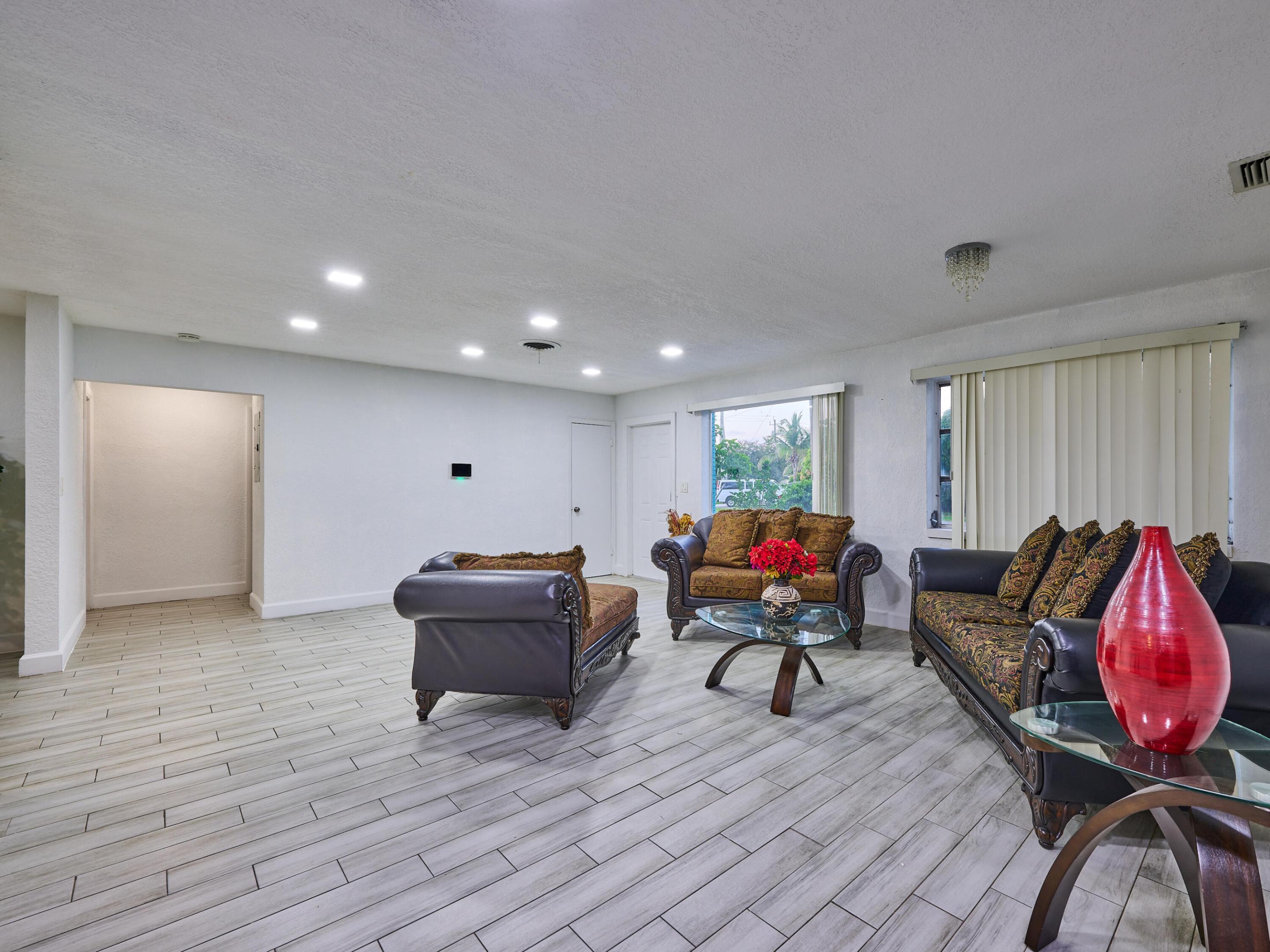 3515 NW 40th, Lauderdale Lakes FL 33309