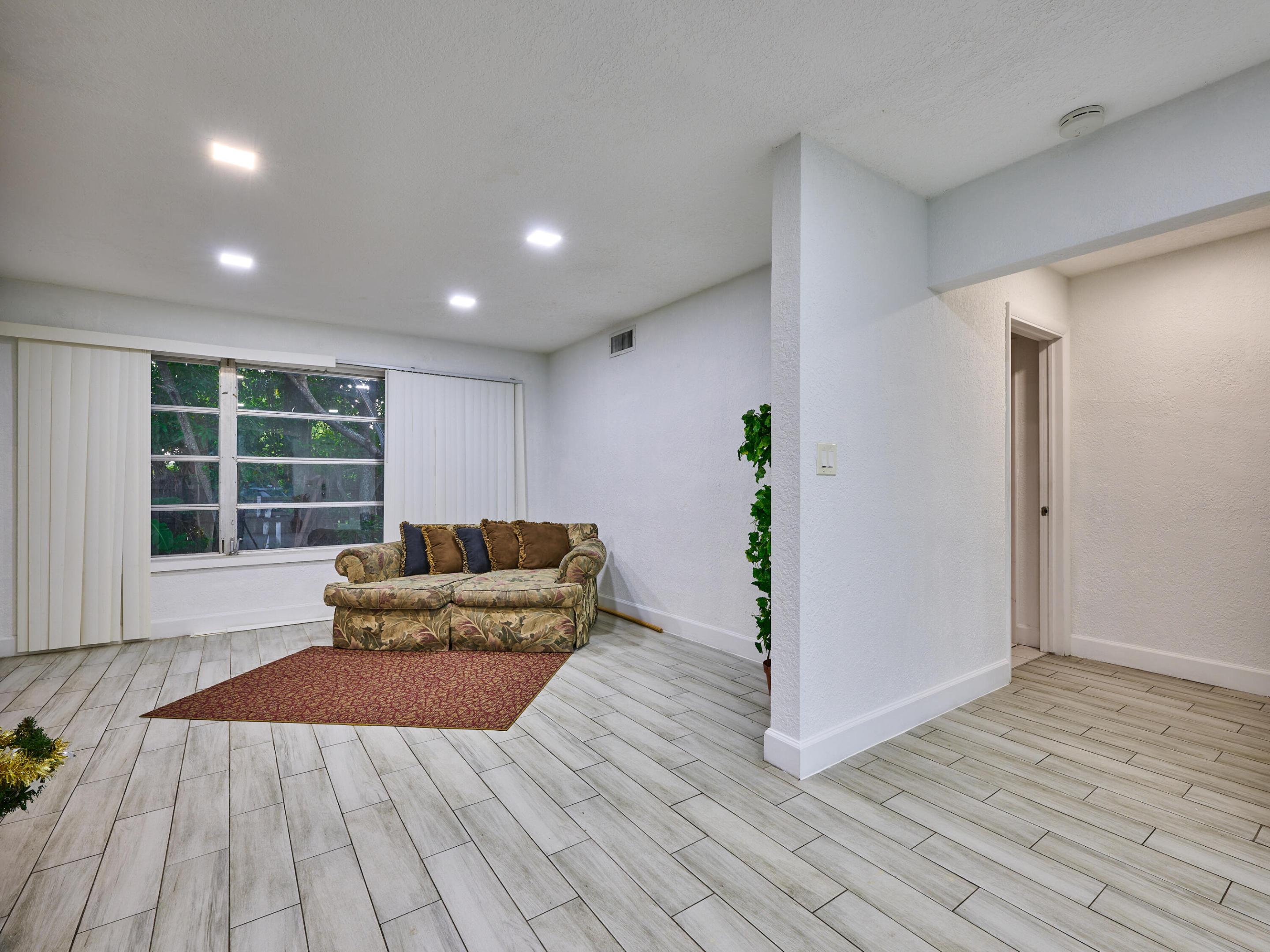 3515 NW 40th, Lauderdale Lakes FL 33309