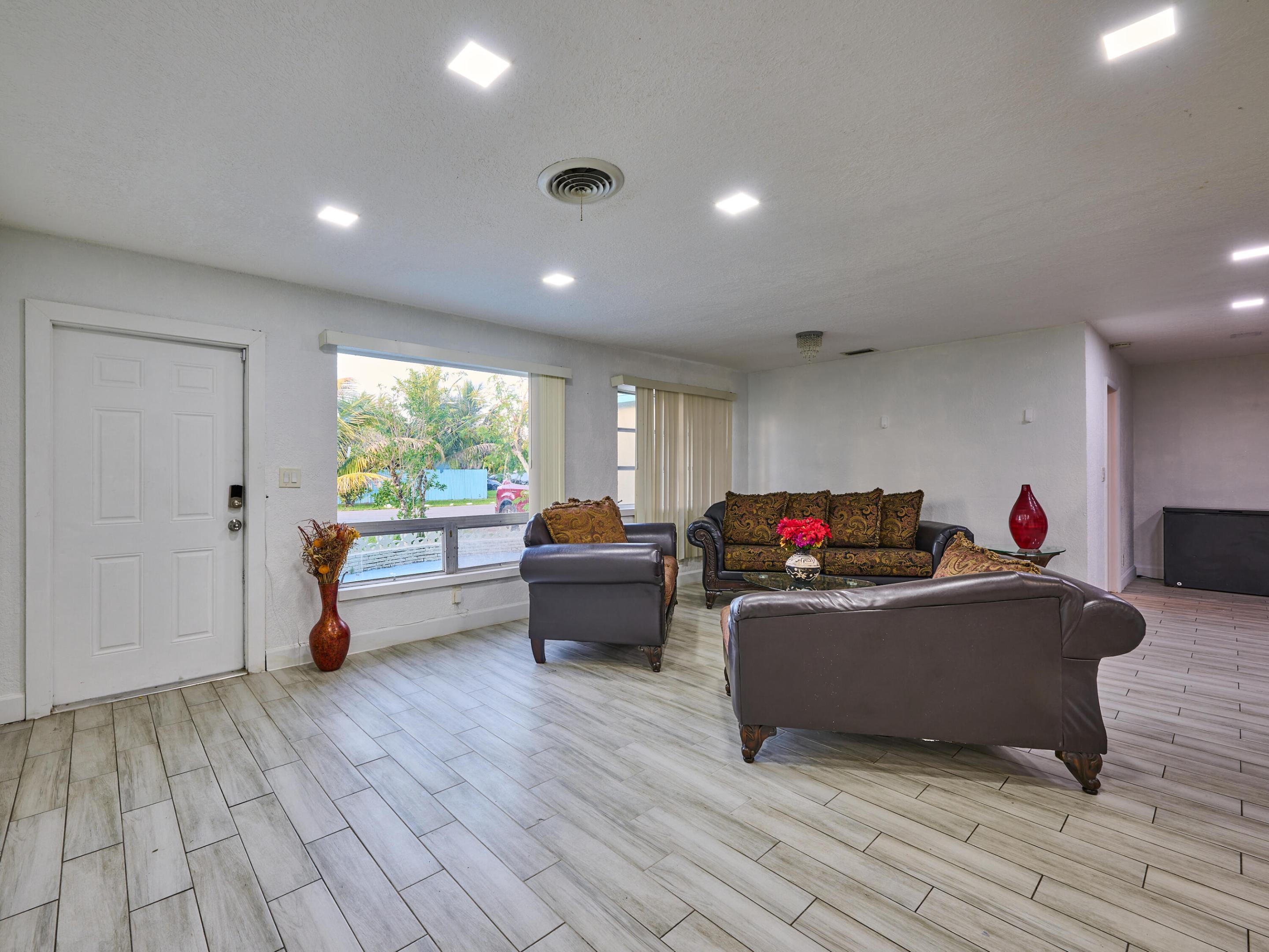3515 NW 40th, Lauderdale Lakes FL 33309