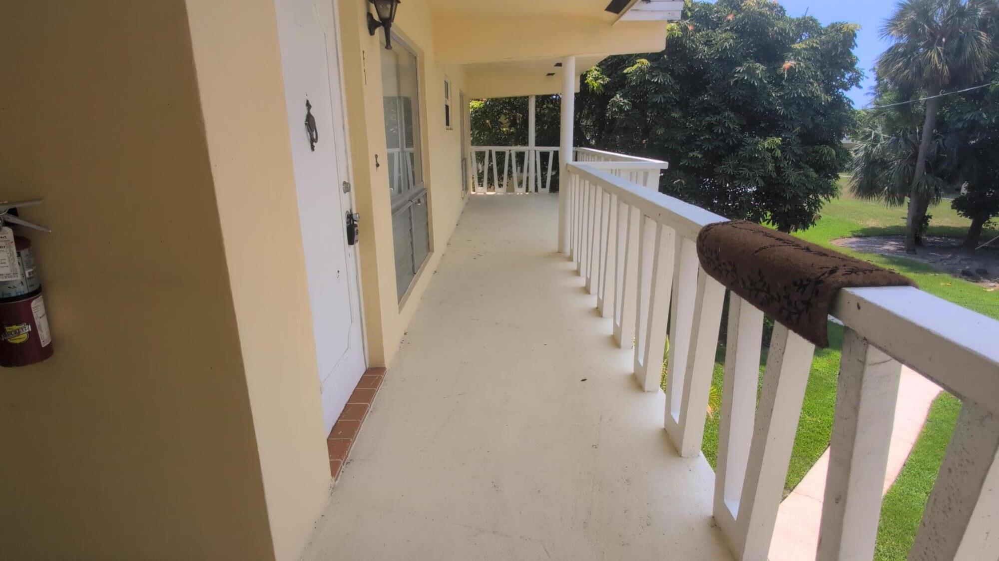 2755 NE 28th #F1, Lighthouse Point FL 33064