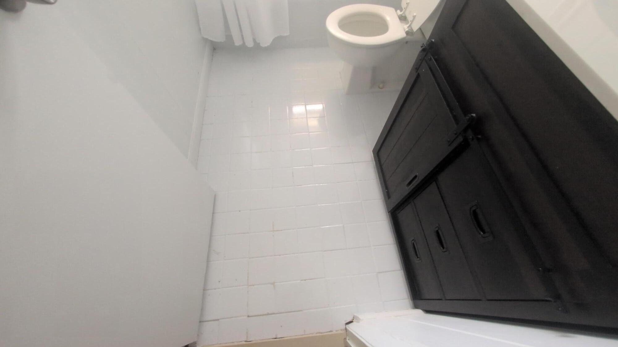2755 NE 28th #F1, Lighthouse Point FL 33064