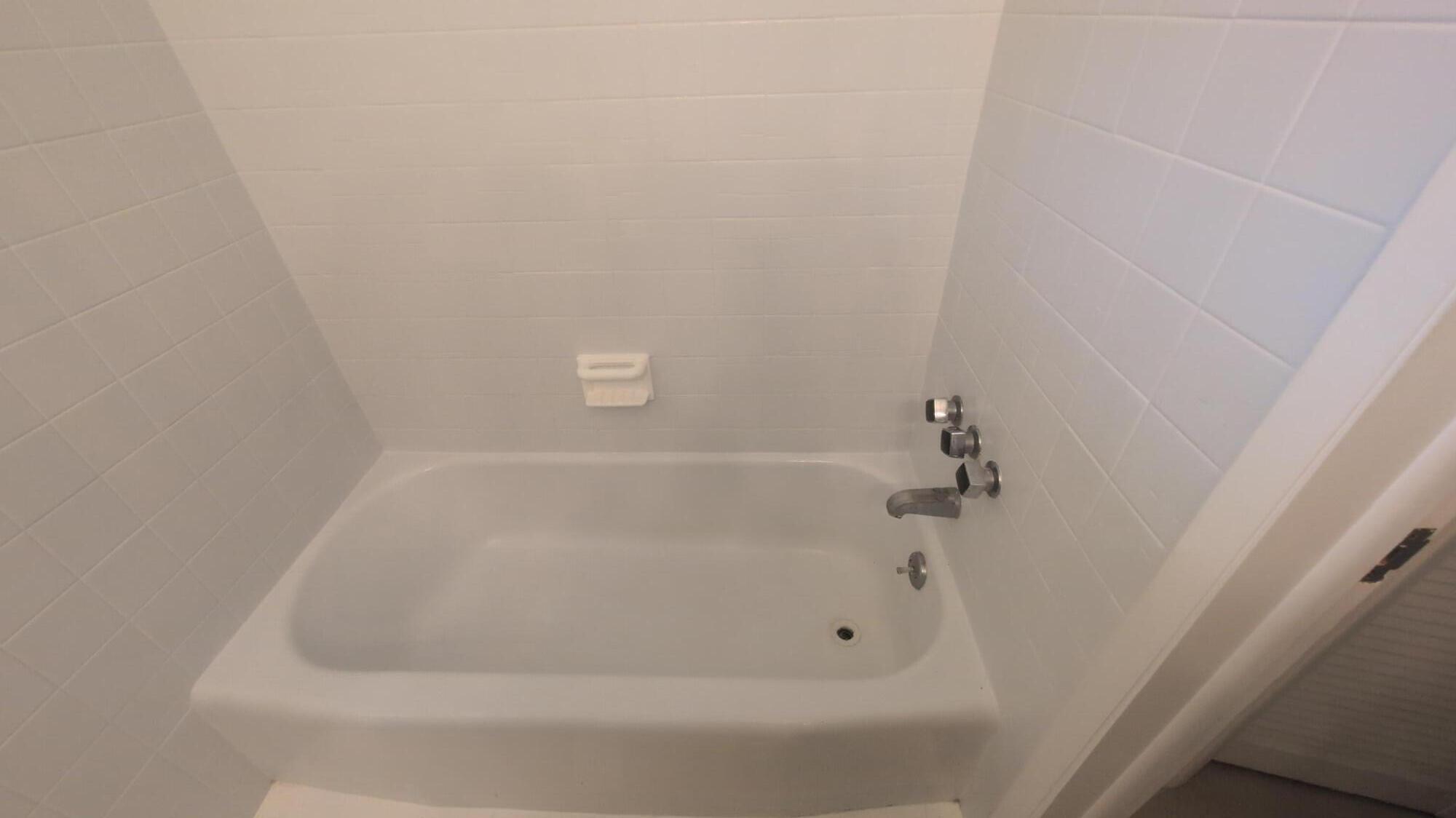 2755 NE 28th #F1, Lighthouse Point FL 33064