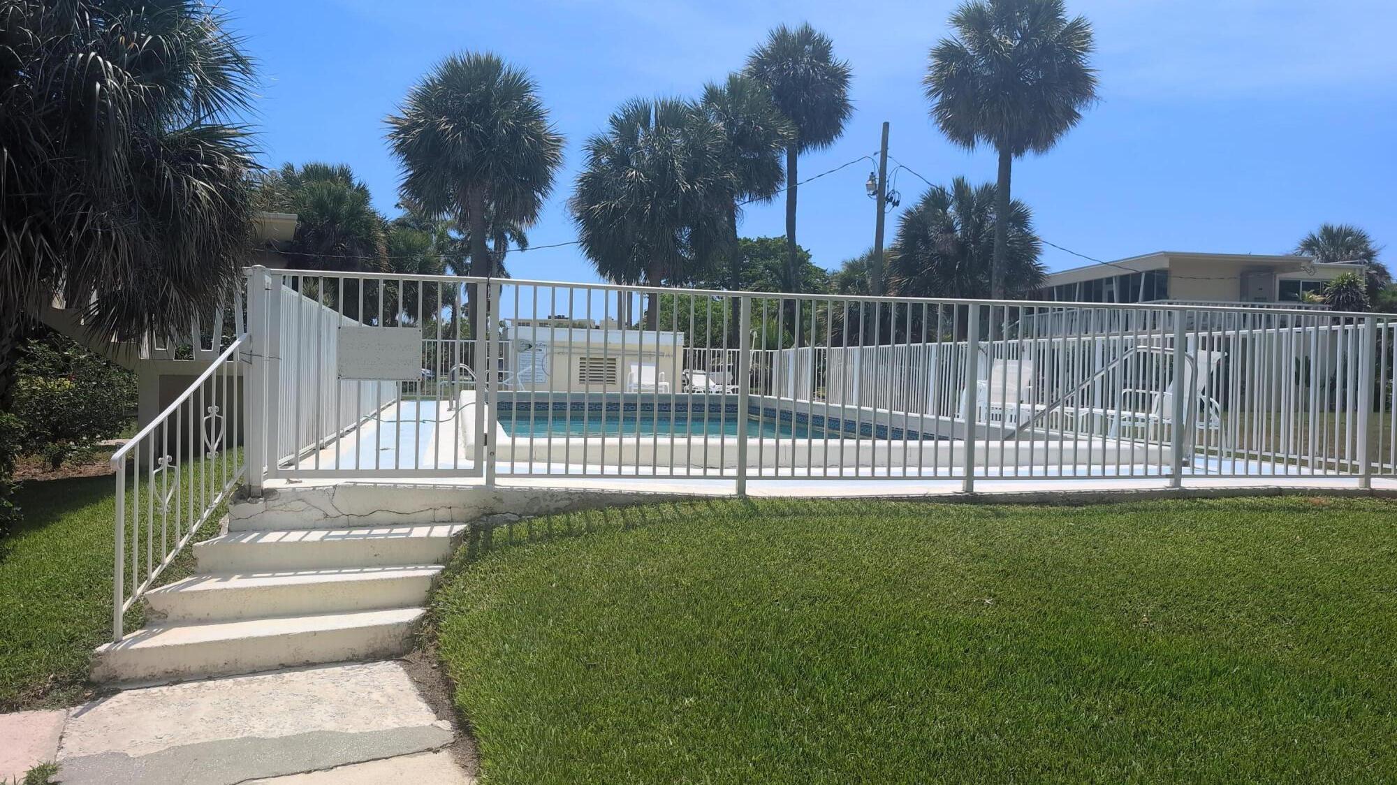 2755 NE 28th #F1, Lighthouse Point FL 33064