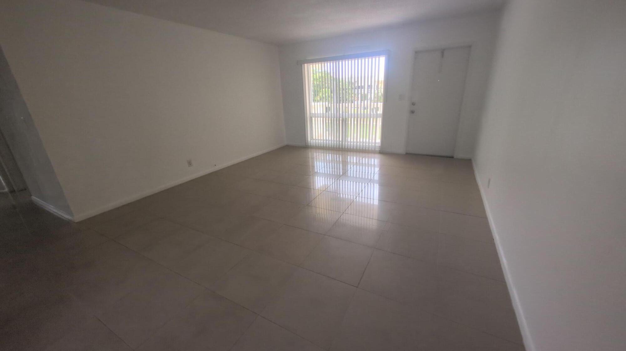2755 NE 28th #F1, Lighthouse Point FL 33064