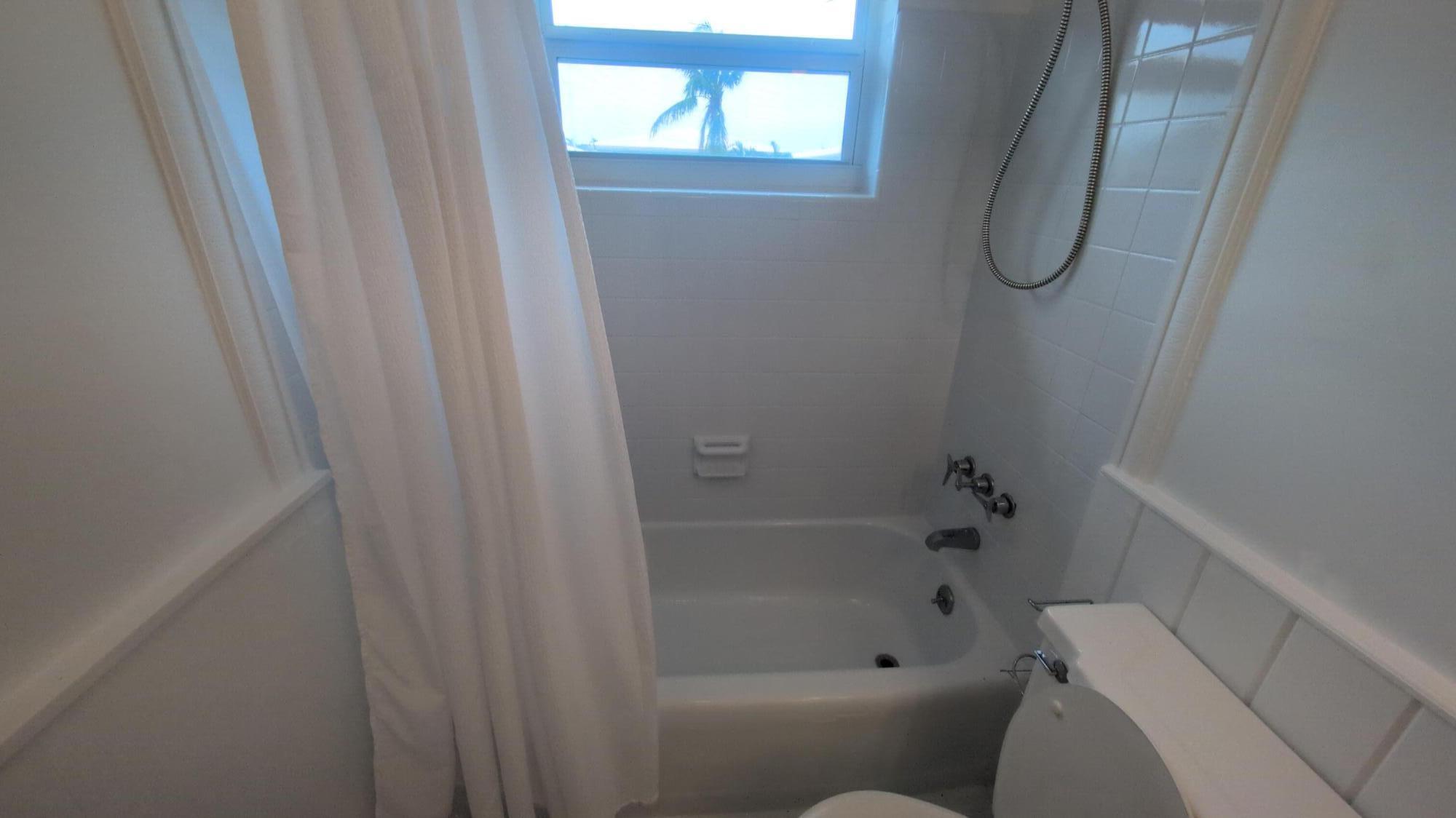 2755 NE 28th #F1, Lighthouse Point FL 33064