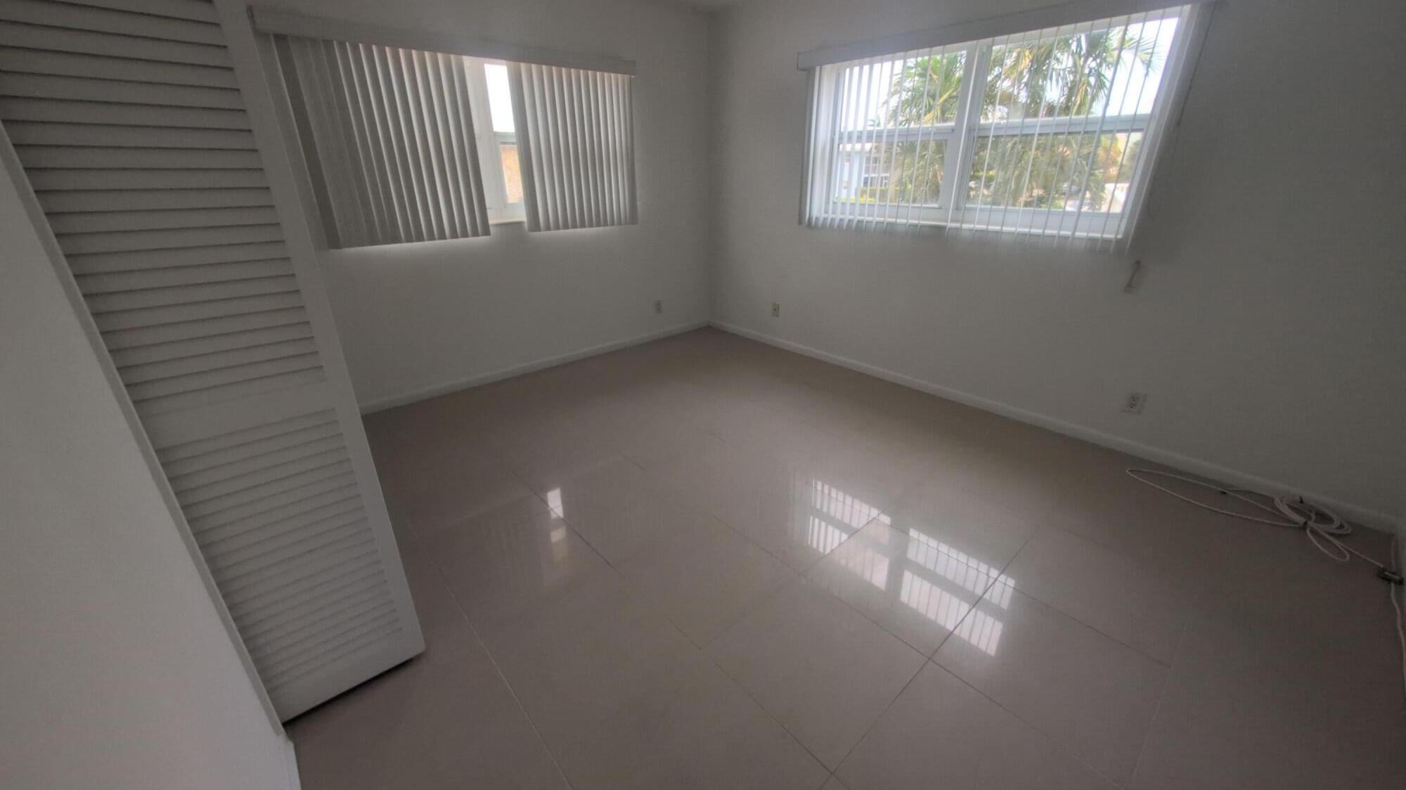 2755 NE 28th #F1, Lighthouse Point FL 33064