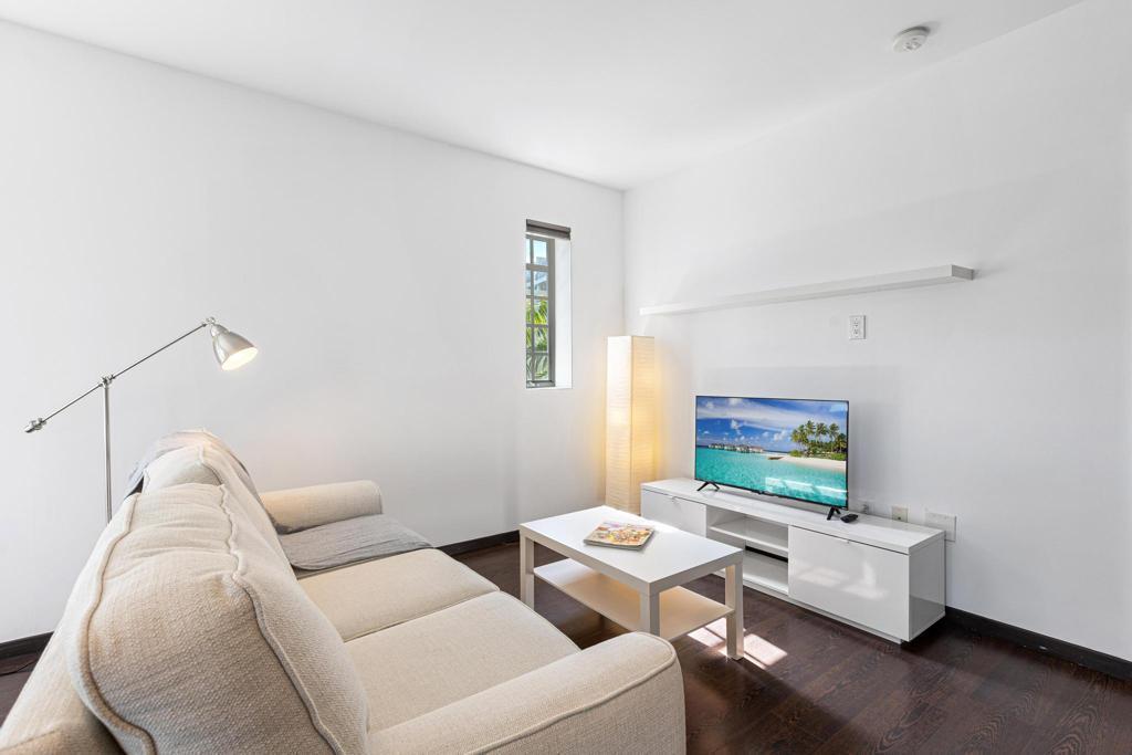 435 21st #308, Miami Beach FL 33139