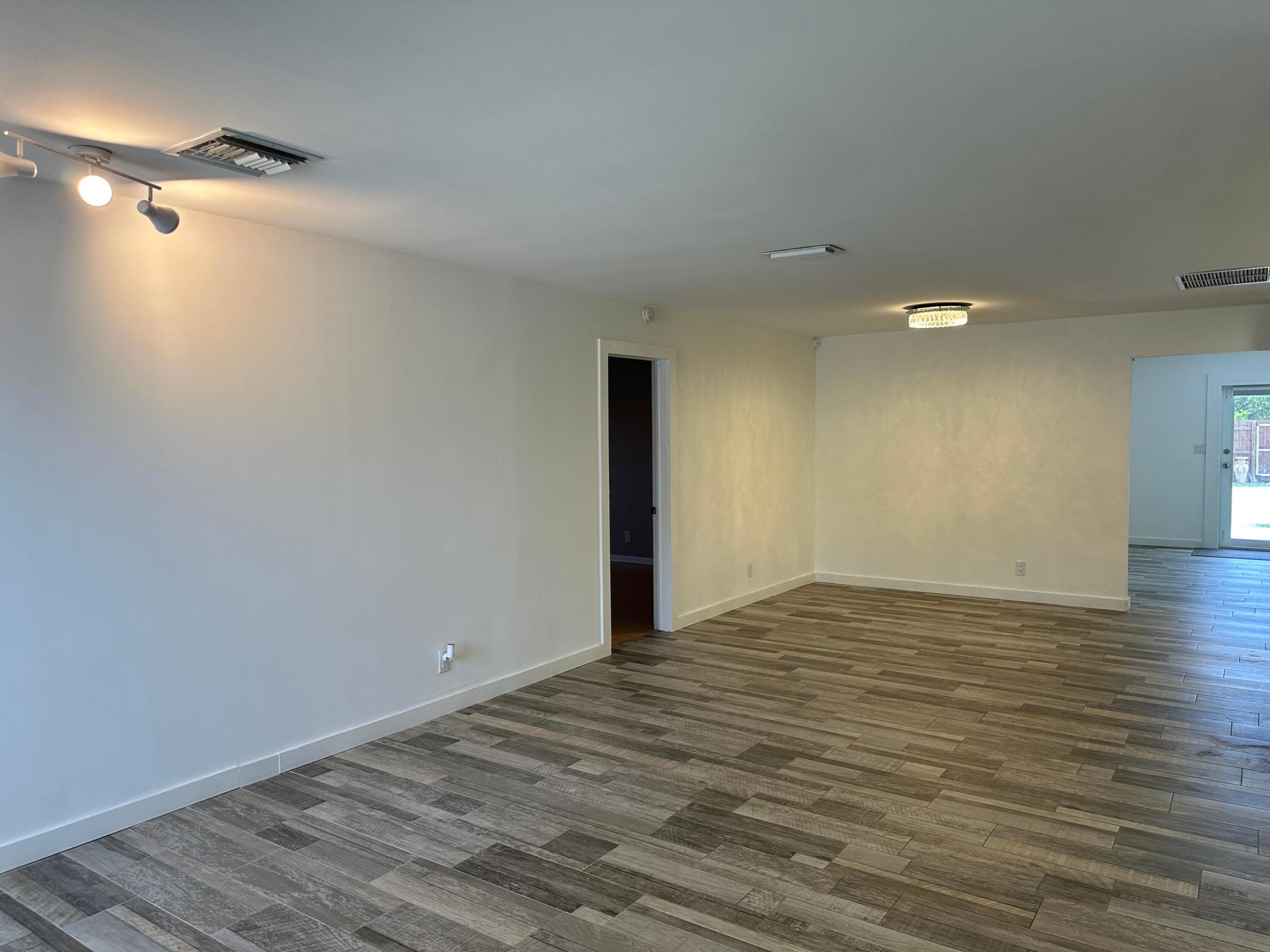 528 Date Palm, Lake Park FL 33403
